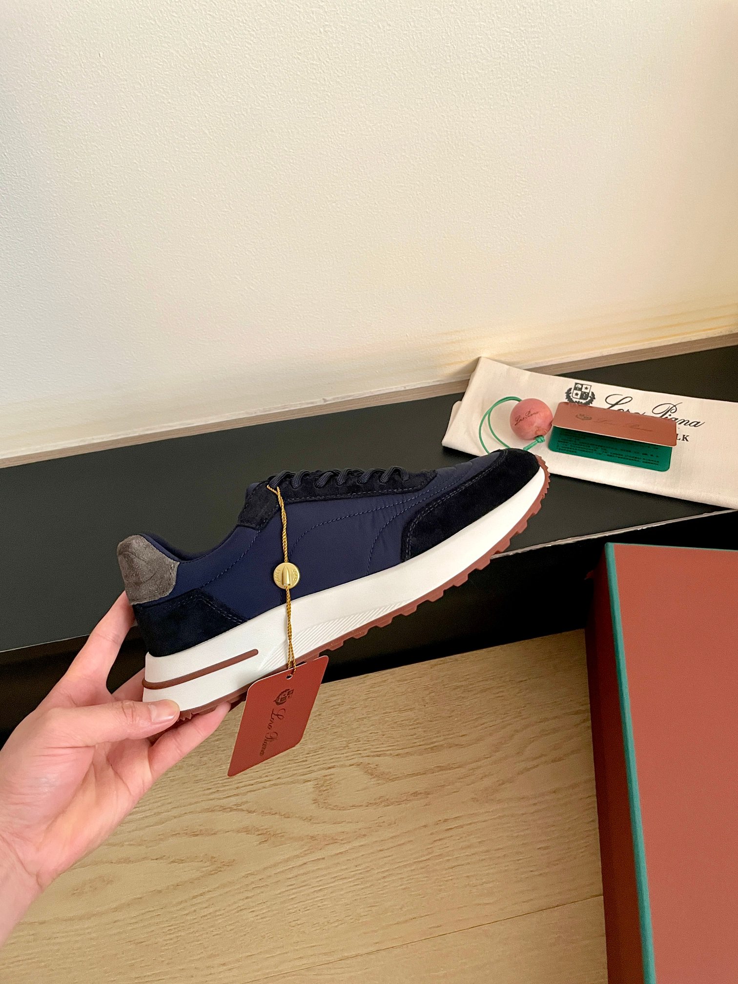 로로피아나(LORO PIANA) 워크 위시 스니커즈 신발