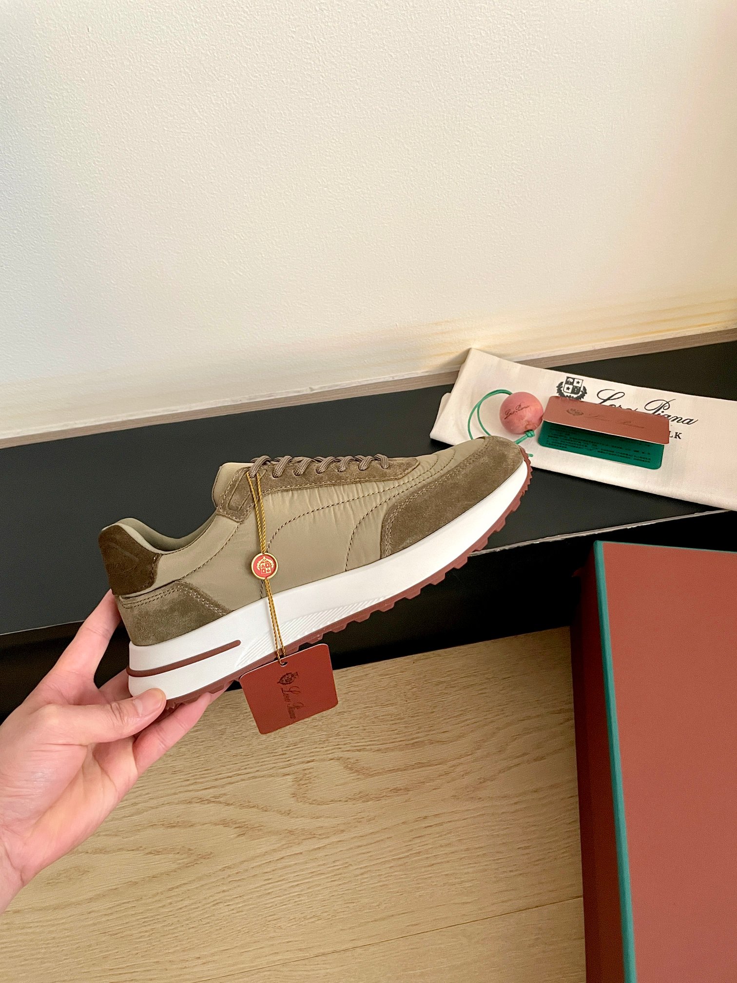 로로피아나(LORO PIANA) 워크 위시 스니커즈 신발