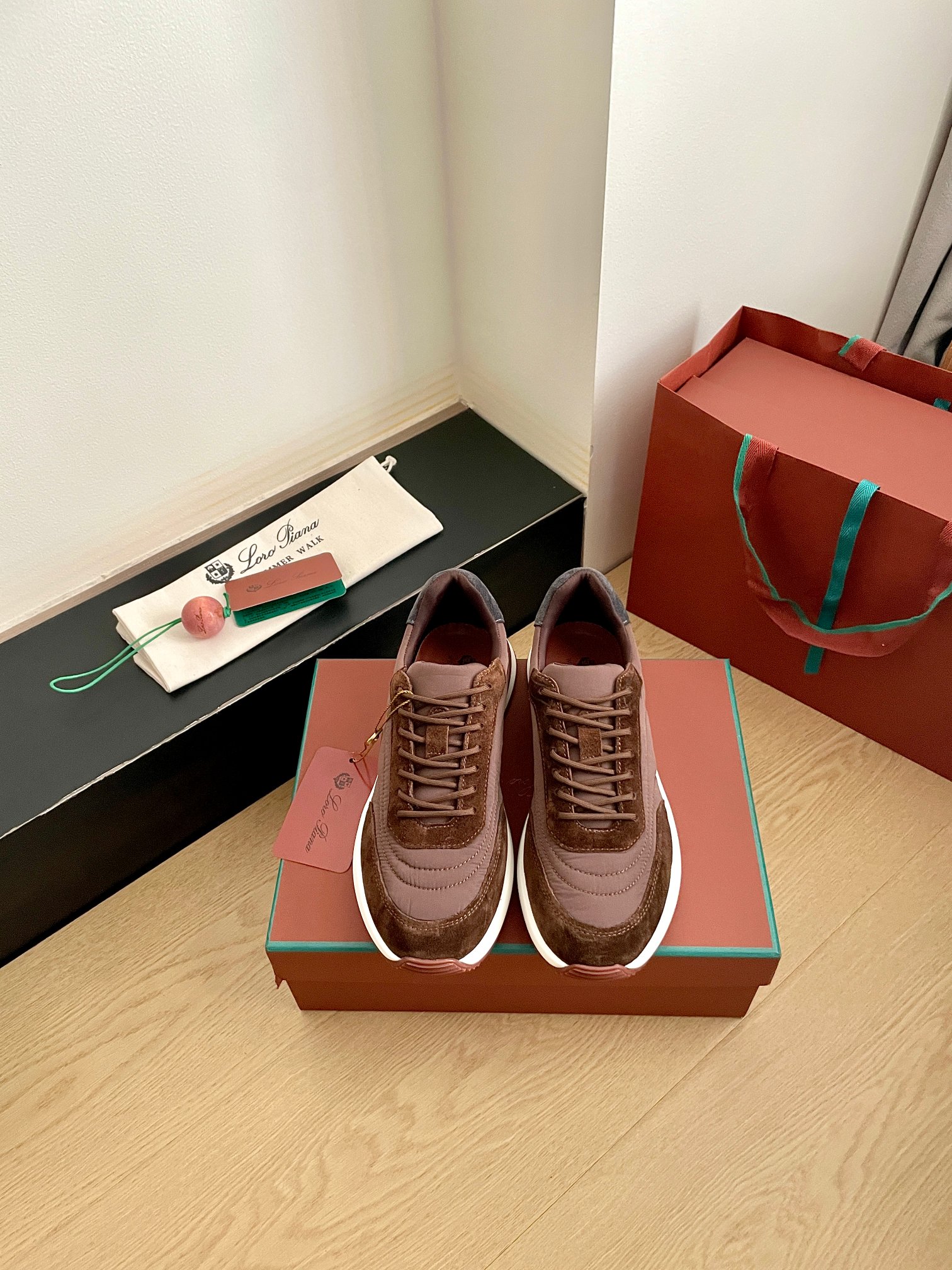 로로피아나(LORO PIANA) 워크 위시 스니커즈 신발