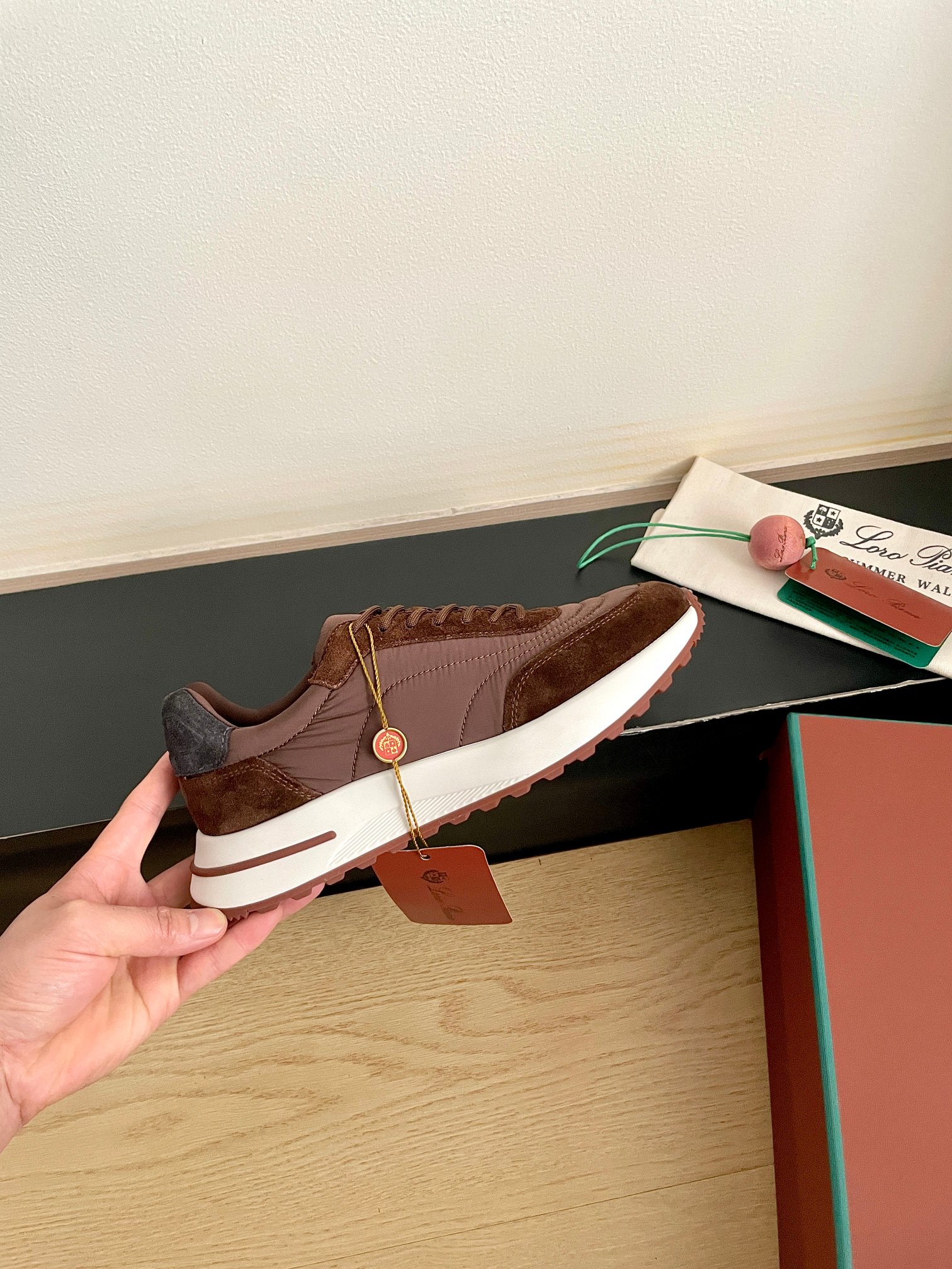 로로피아나(LORO PIANA) 워크 위시 스니커즈 신발