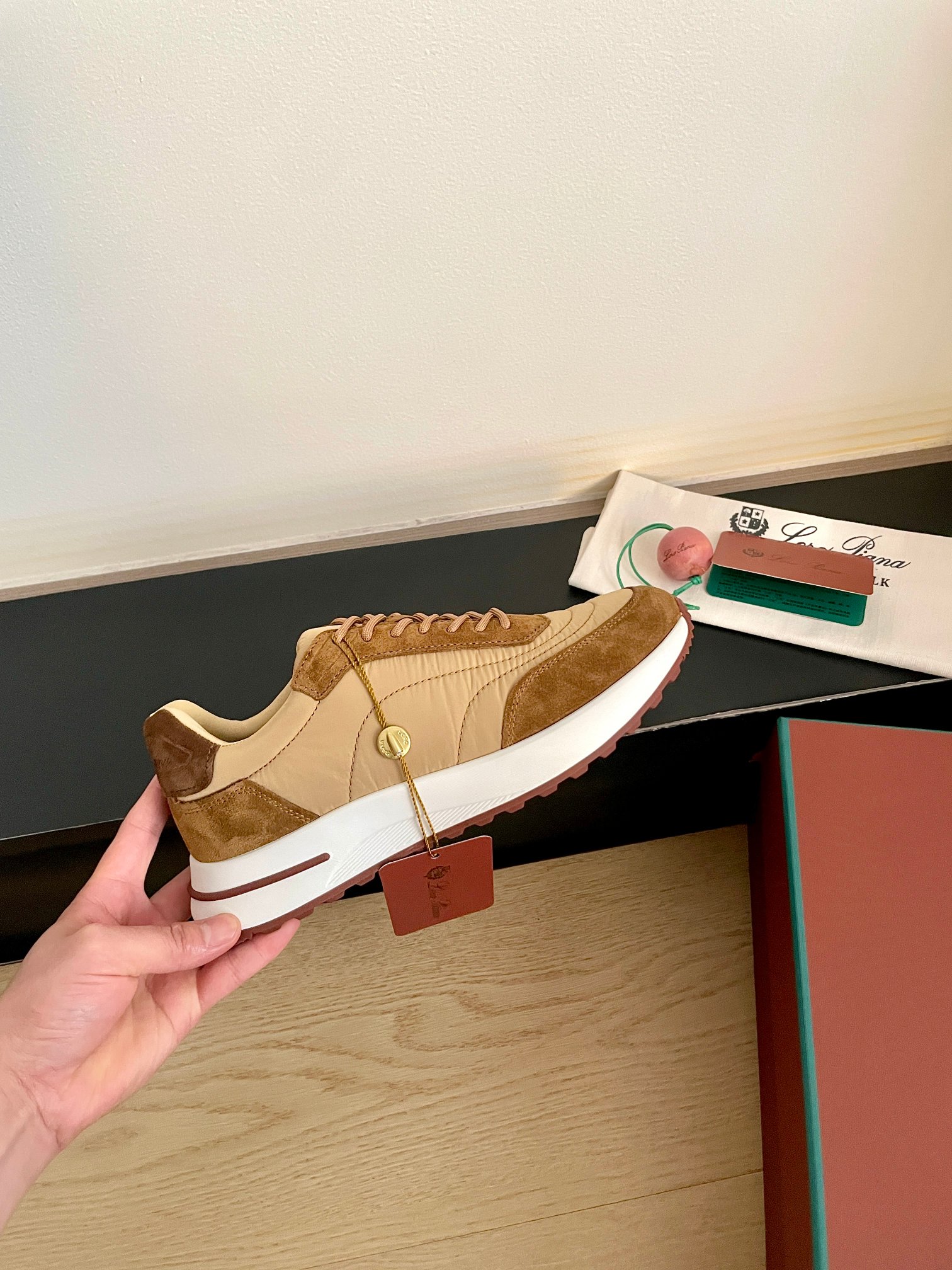 로로피아나(LORO PIANA) 워크 위시 스니커즈 신발