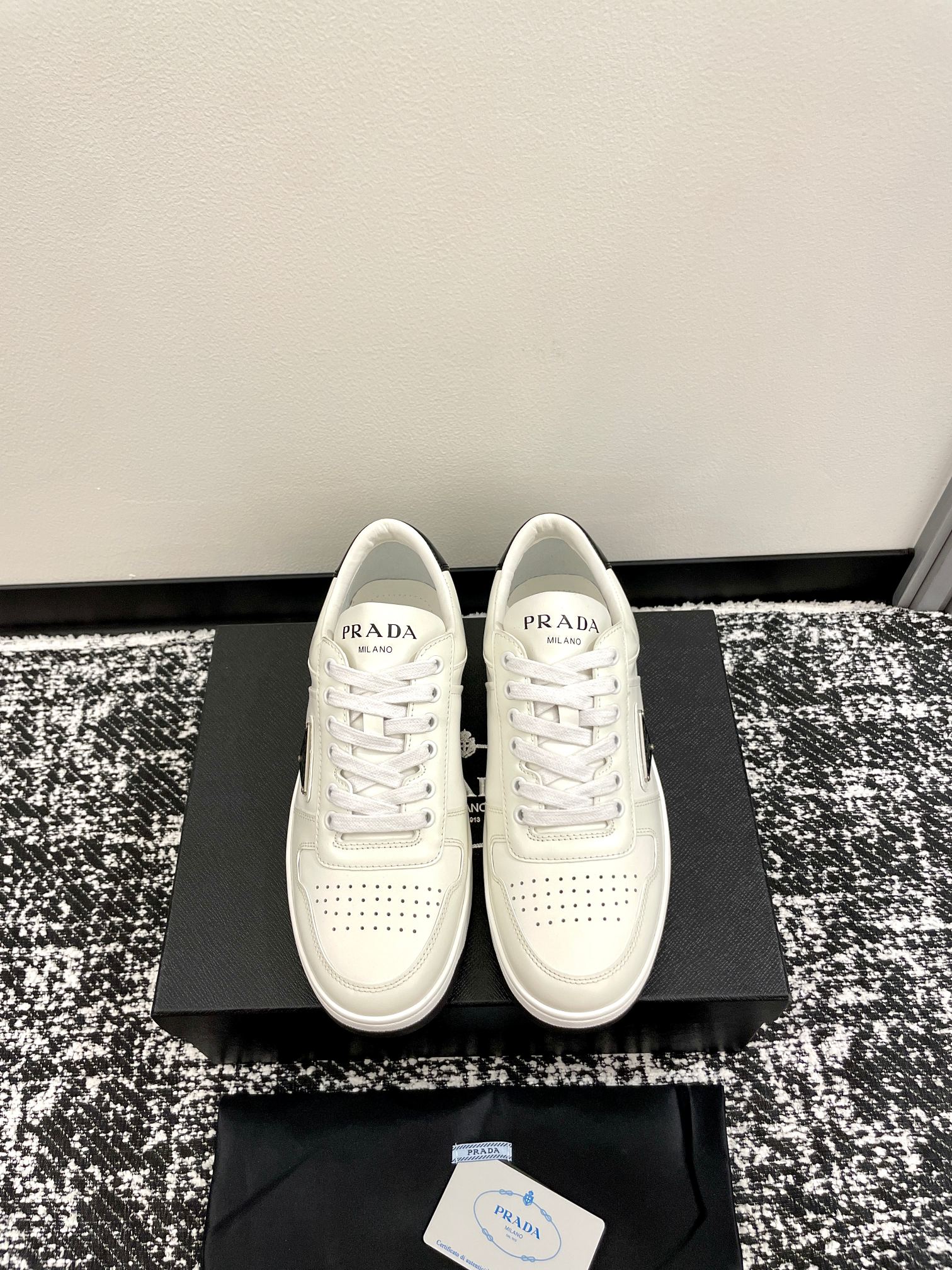 PRADA DOWN TOWN 프라다 다운타운 시그니처 커플 스니커즈 신발