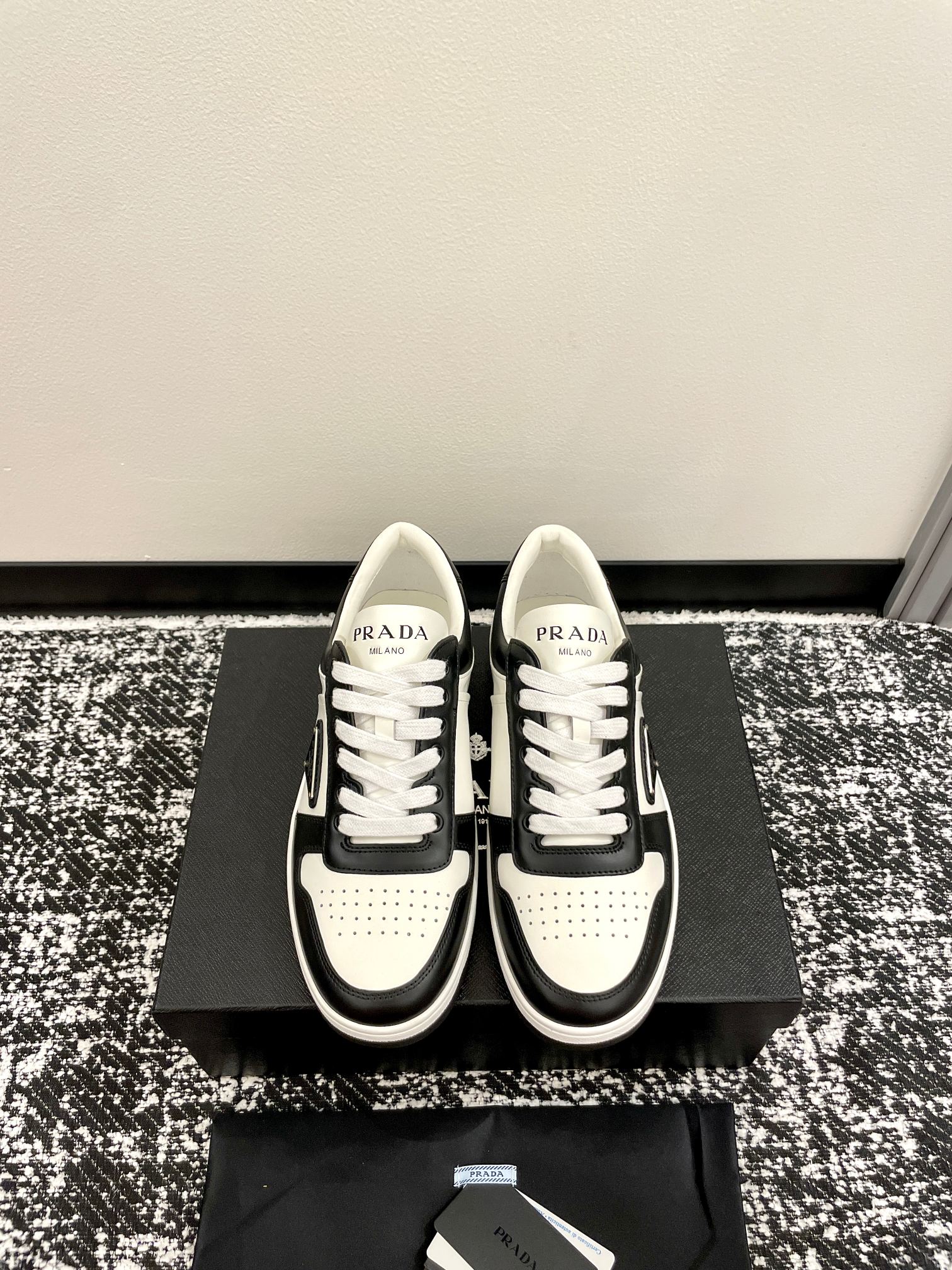 PRADA DOWN TOWN 프라다 다운타운 시그니처 커플 스니커즈 신발