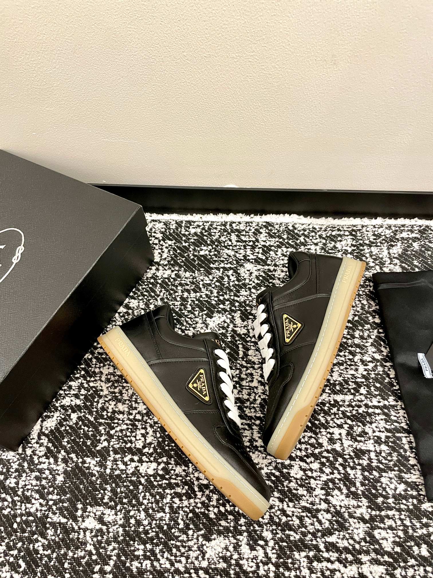 PRADA DOWN TOWN 프라다 다운타운 시그니처 커플 스니커즈 신발