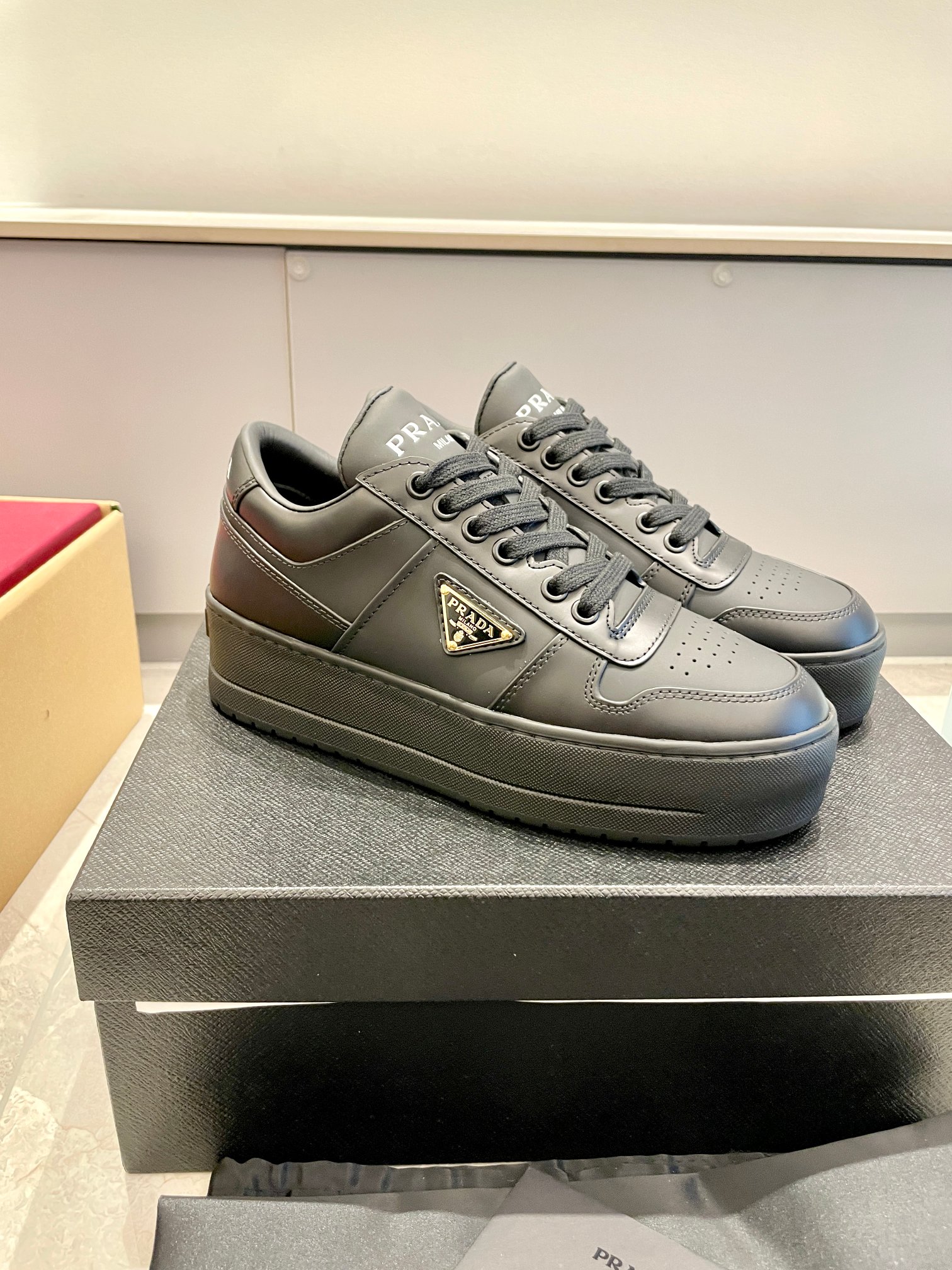 PRADA 프라다 신상 키높이 화이트 스니커즈 신발