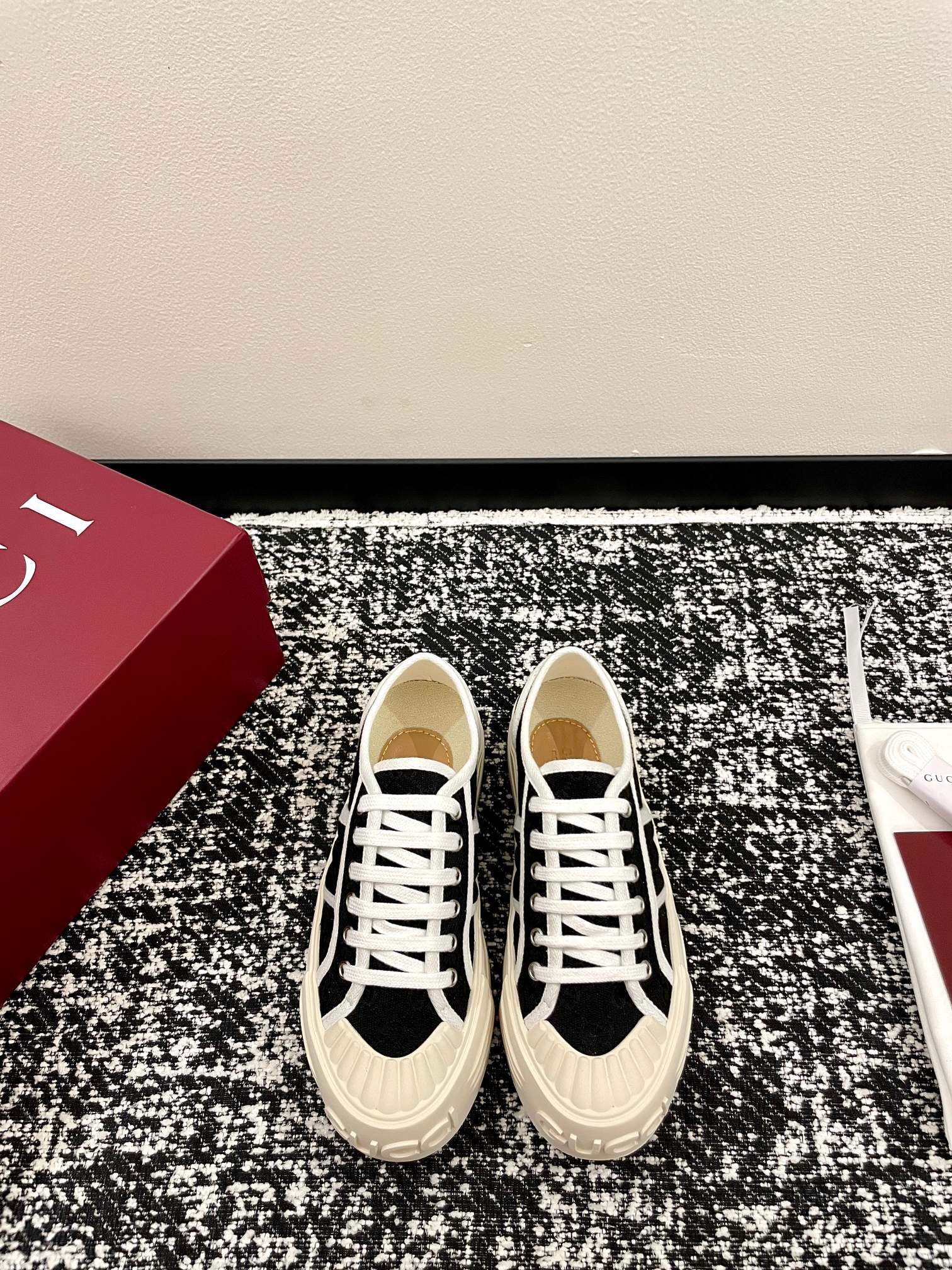 GUCCI 구찌 GG 패턴 로고 플랫폼 캔버스 스니커즈 신발