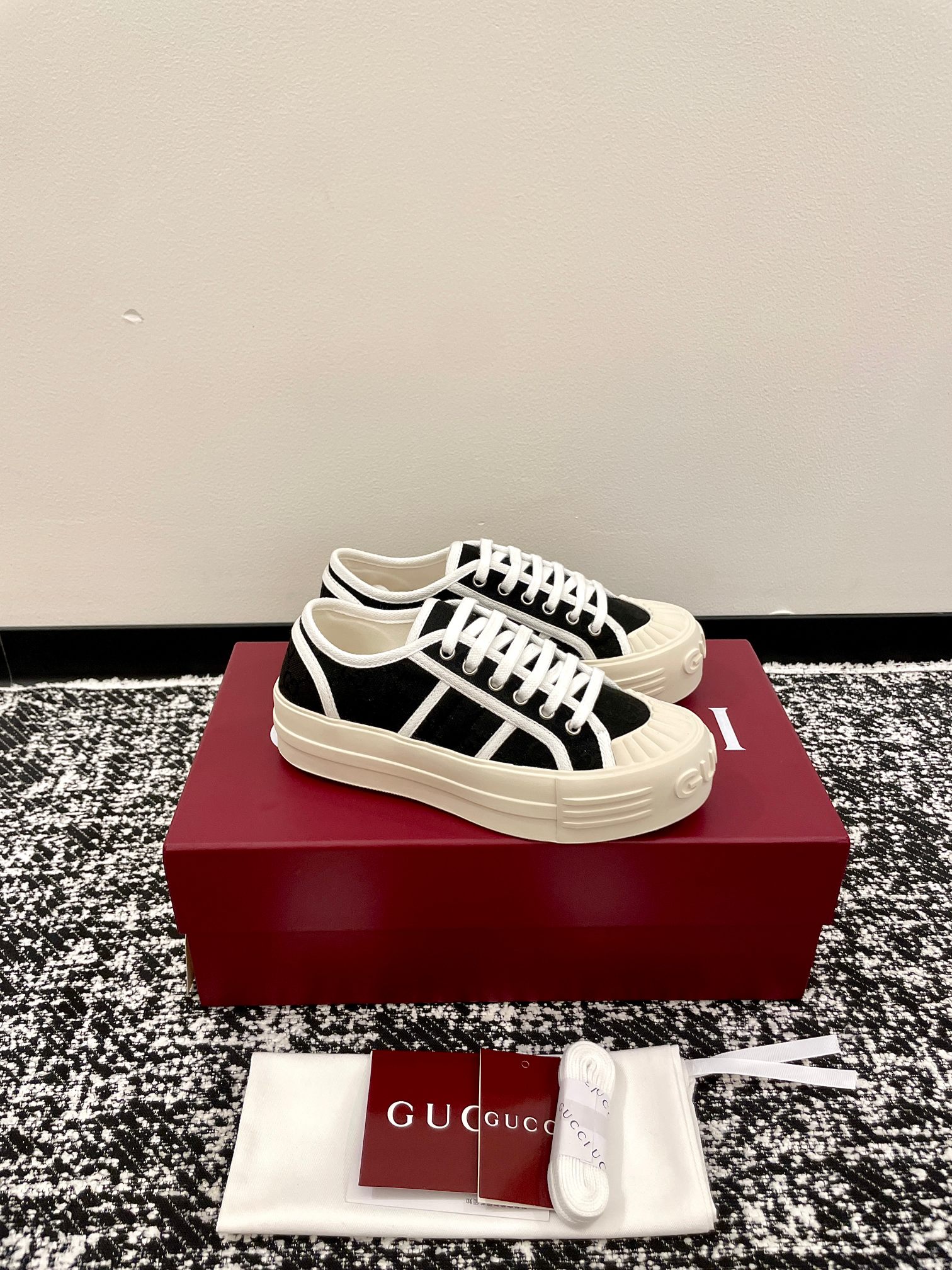GUCCI 구찌 GG 패턴 로고 플랫폼 캔버스 스니커즈 신발