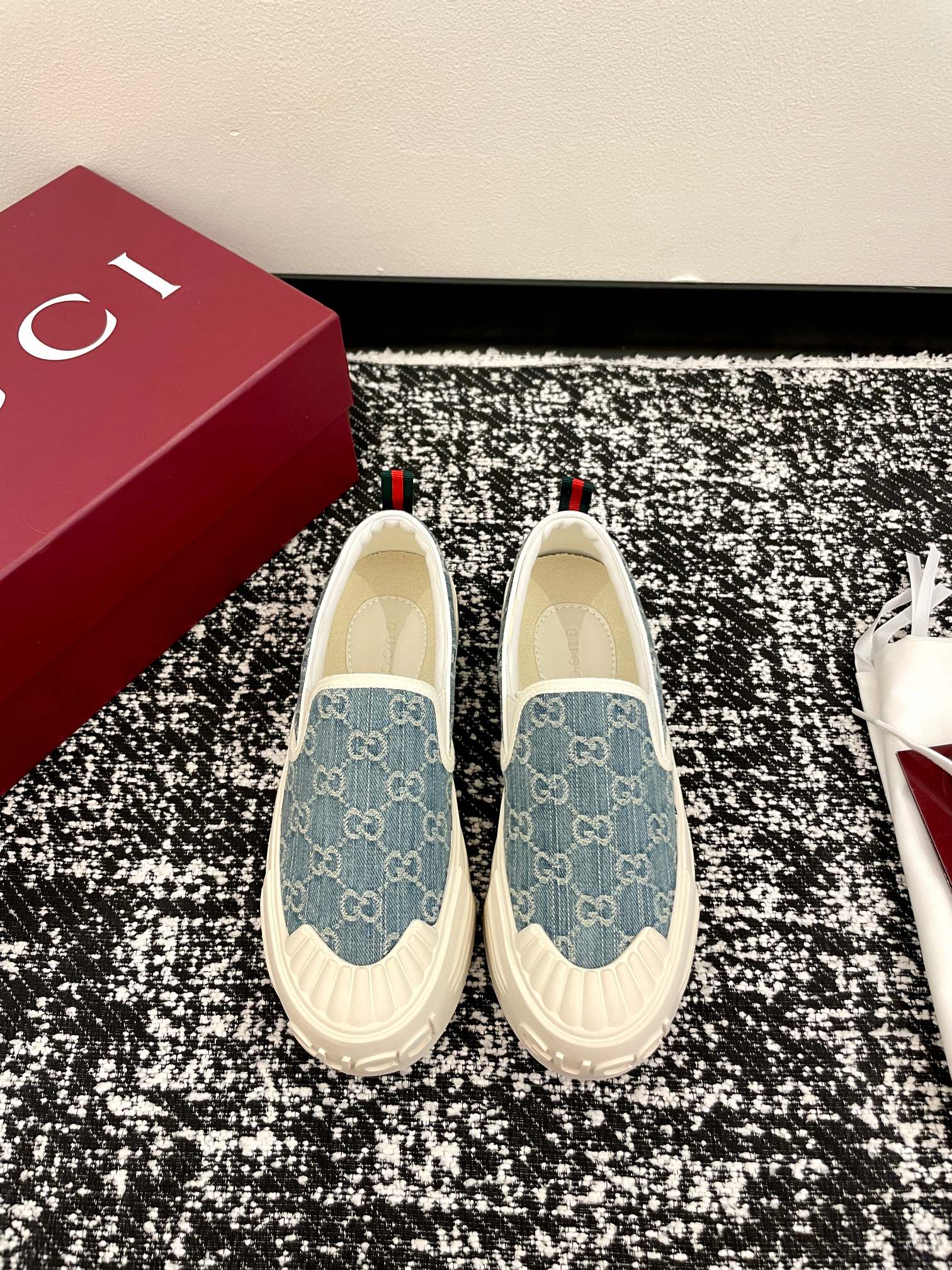 GUCCI 구찌 GG 패턴 로고 플랫폼 캔버스 슬립온 스니커즈 신발