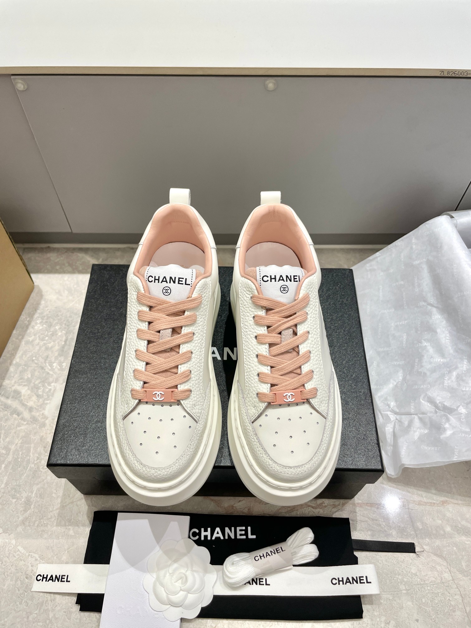 Chanel 샤넬 시그니처 배색 로고 스니커즈 신발