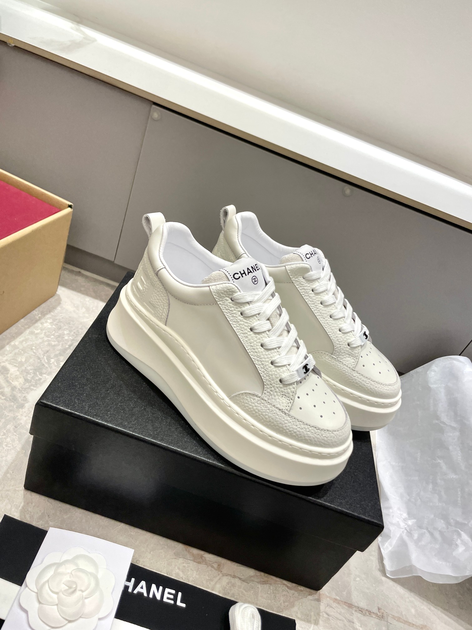 Chanel 샤넬 시그니처 배색 로고 스니커즈 신발