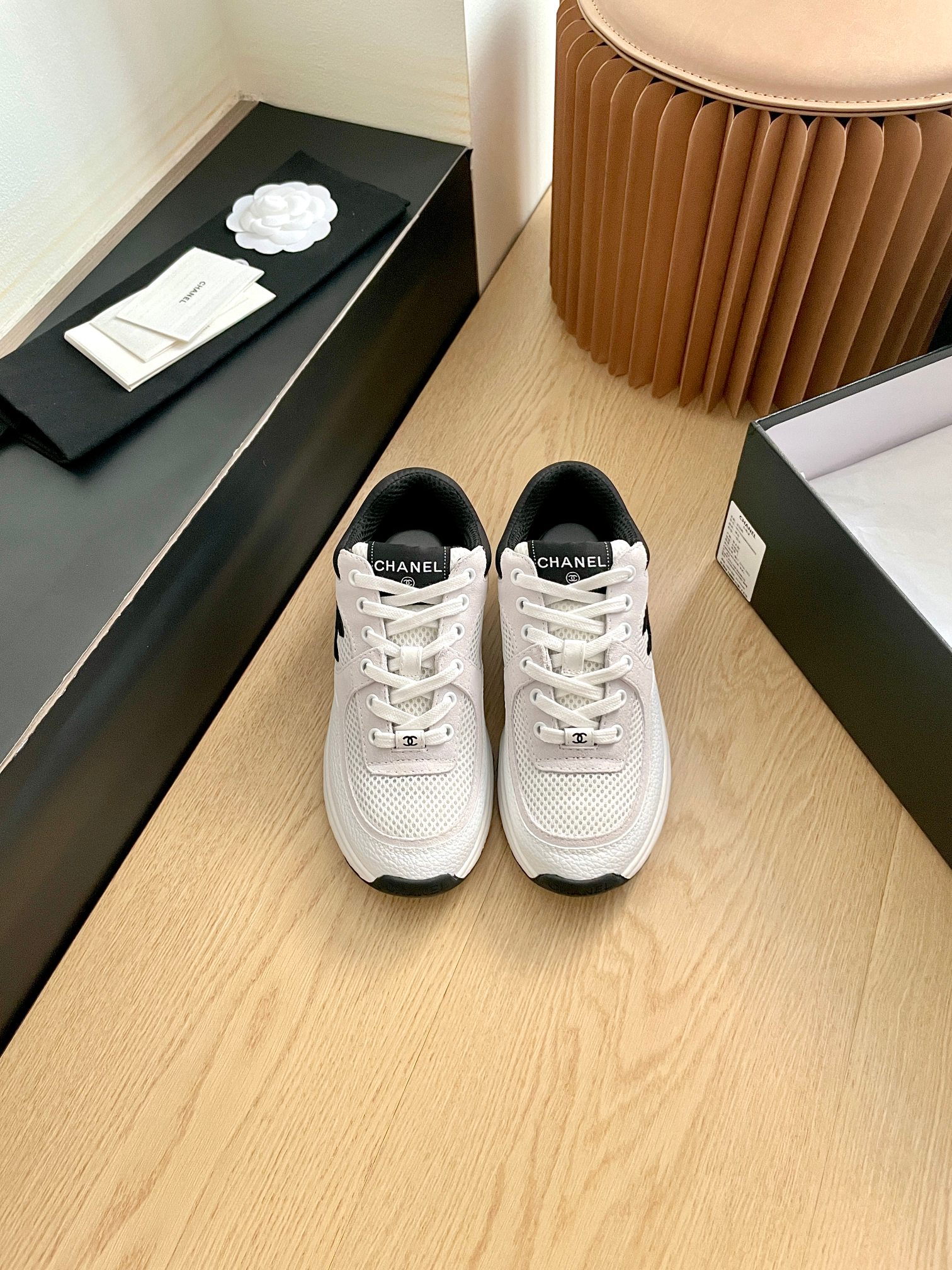 Chanel 샤넬 로고 자수 포인트 팬더 스니커즈 신발