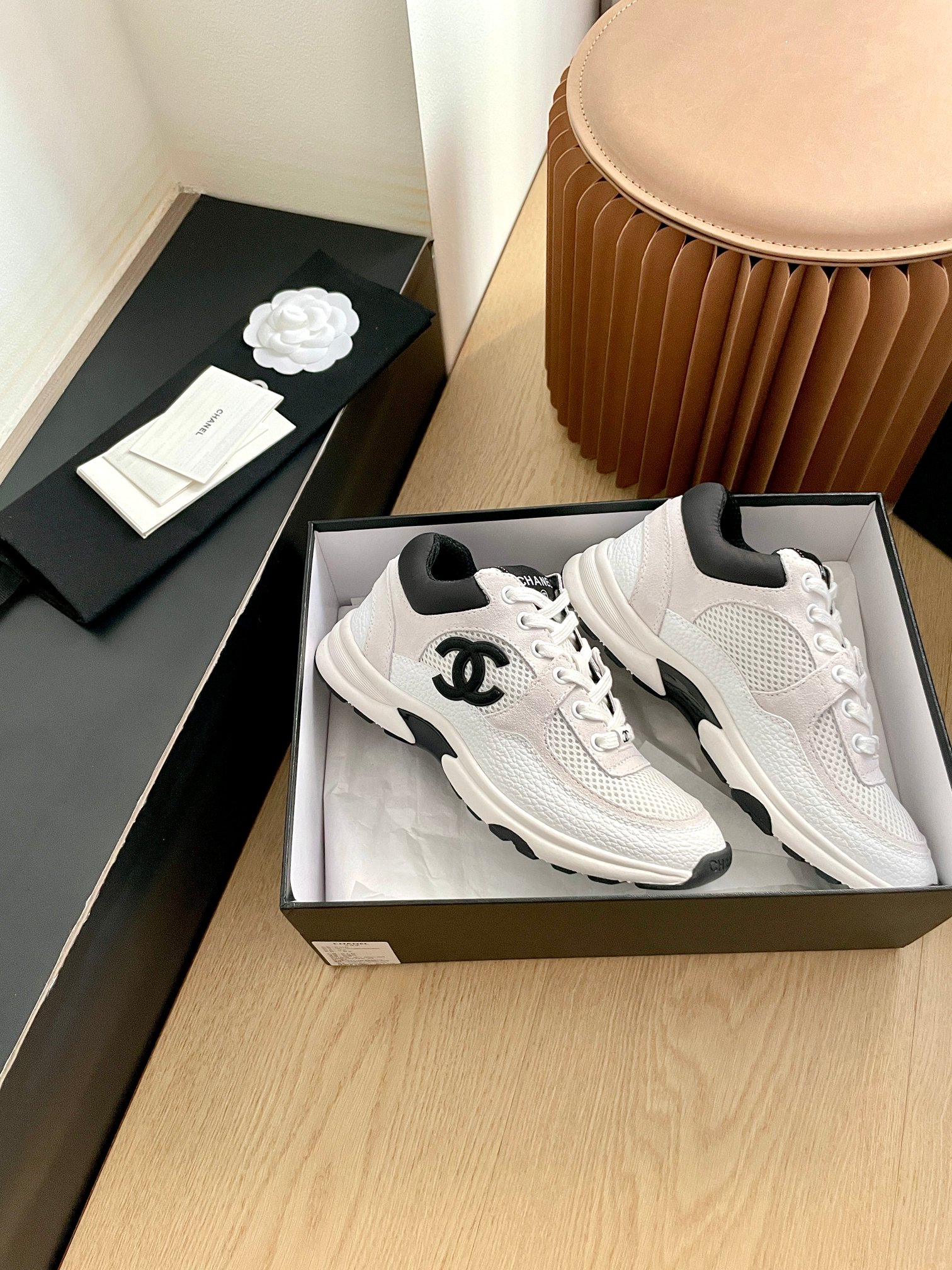 Chanel 샤넬 로고 자수 포인트 팬더 스니커즈 신발