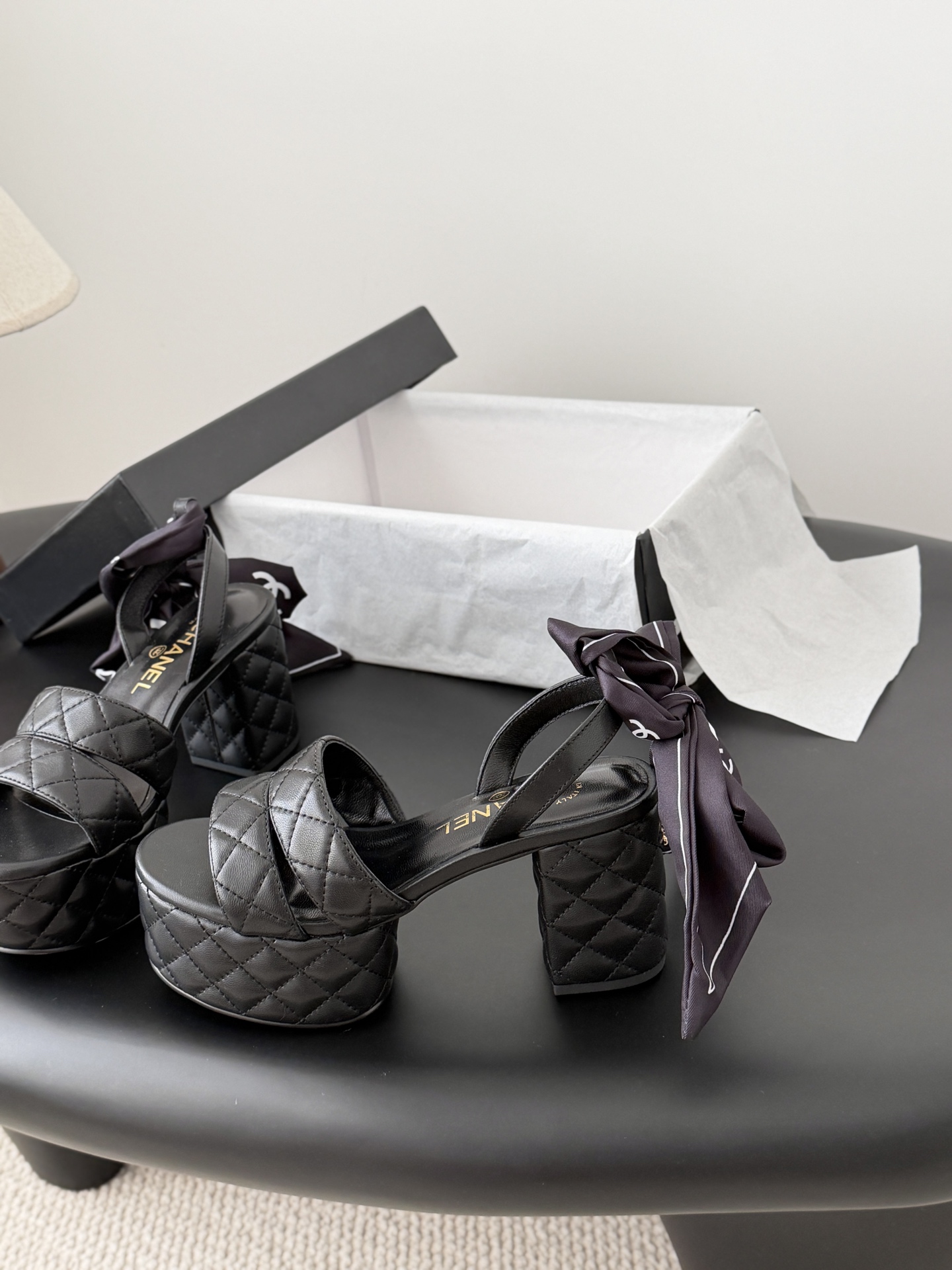 샤넬(CHANEL) 핸드메이드 리본 포인트 아틀리에 로퍼 신발