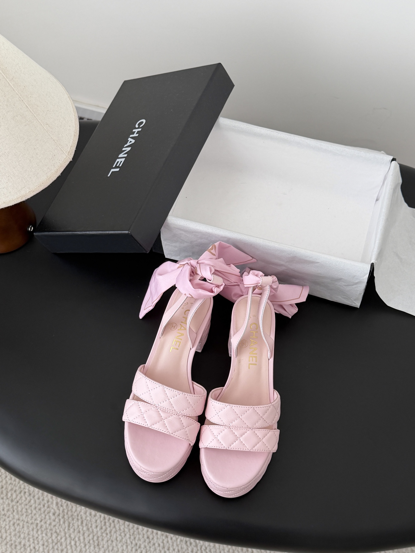 샤넬(CHANEL) 핸드메이드 리본 포인트 아틀리에 로퍼 신발