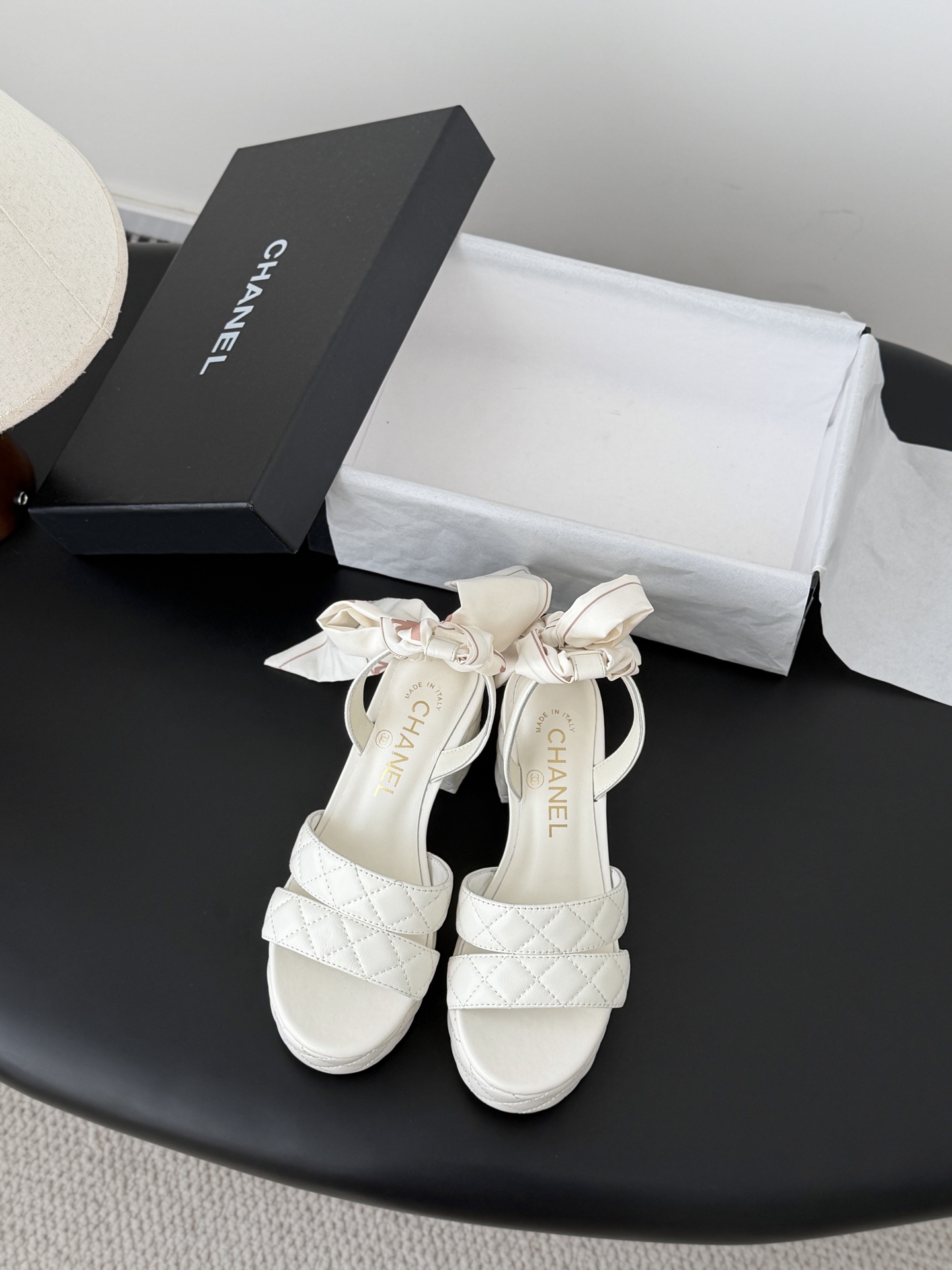 샤넬(CHANEL) 핸드메이드 리본 포인트 아틀리에 로퍼 신발