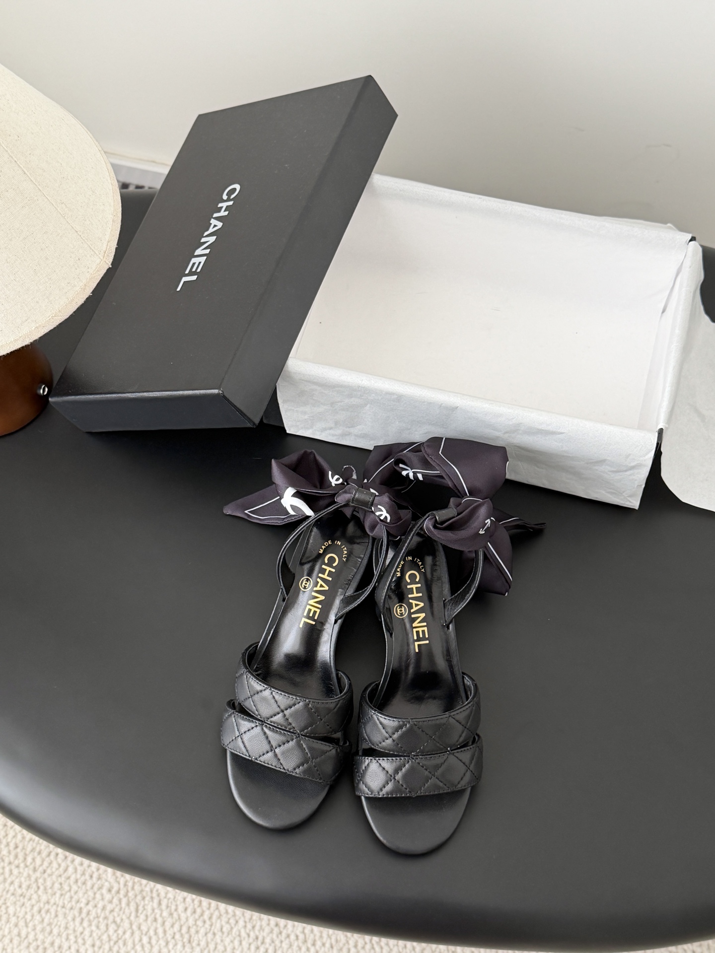 샤넬(CHANEL) 핸드메이드 리본 포인트 아틀리에 로퍼 신발