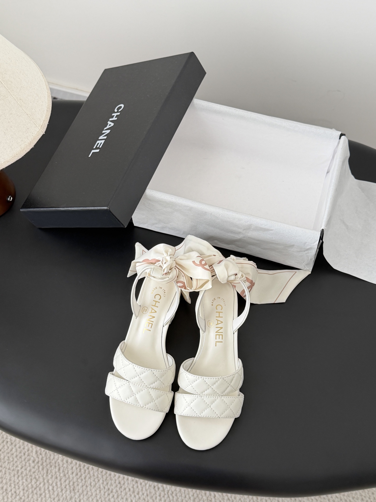 샤넬(CHANEL) 핸드메이드 리본 포인트 아틀리에 로퍼 신발