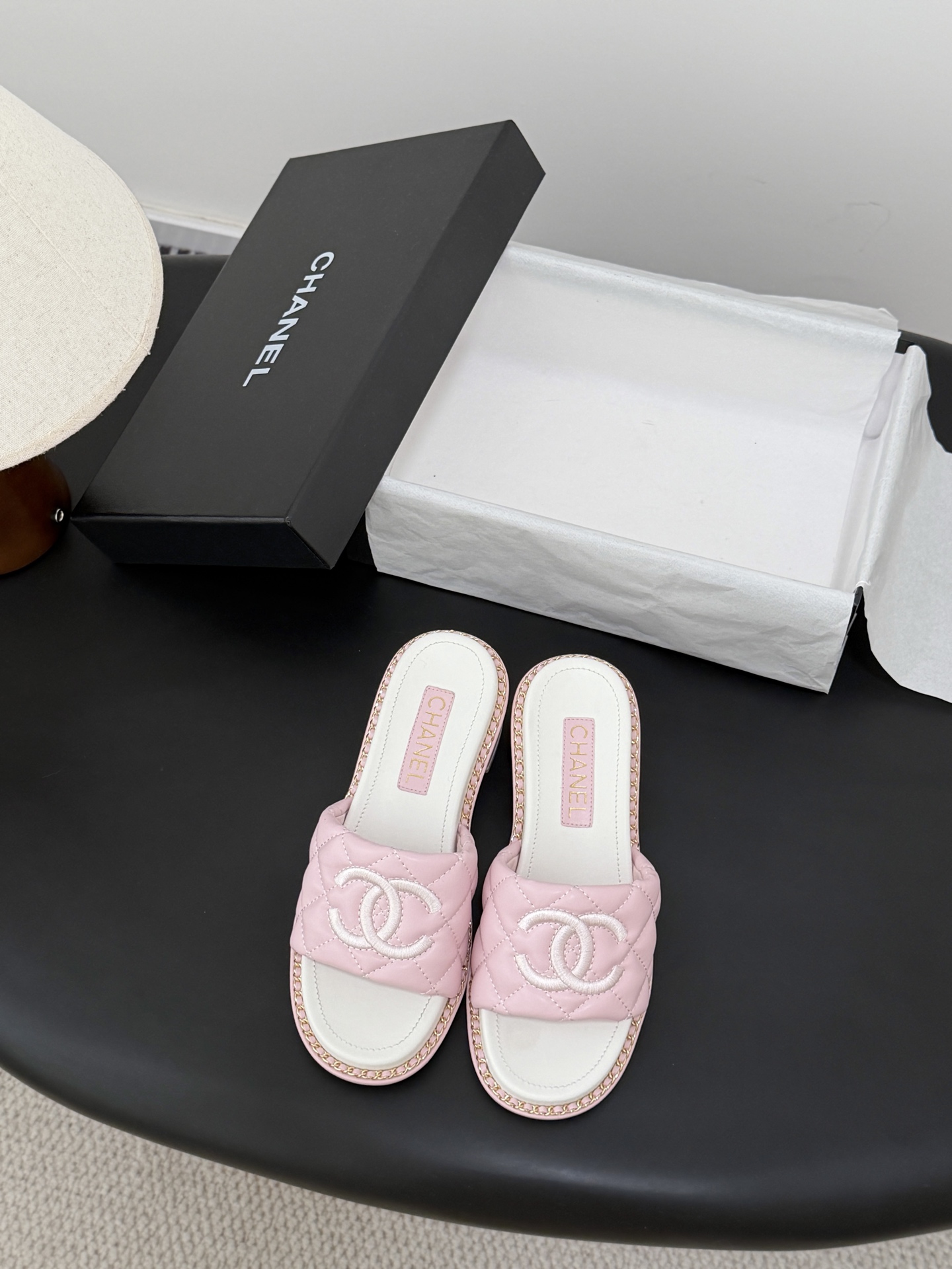 샤넬(CHANEL) 스프링 로고 슬리퍼 신발