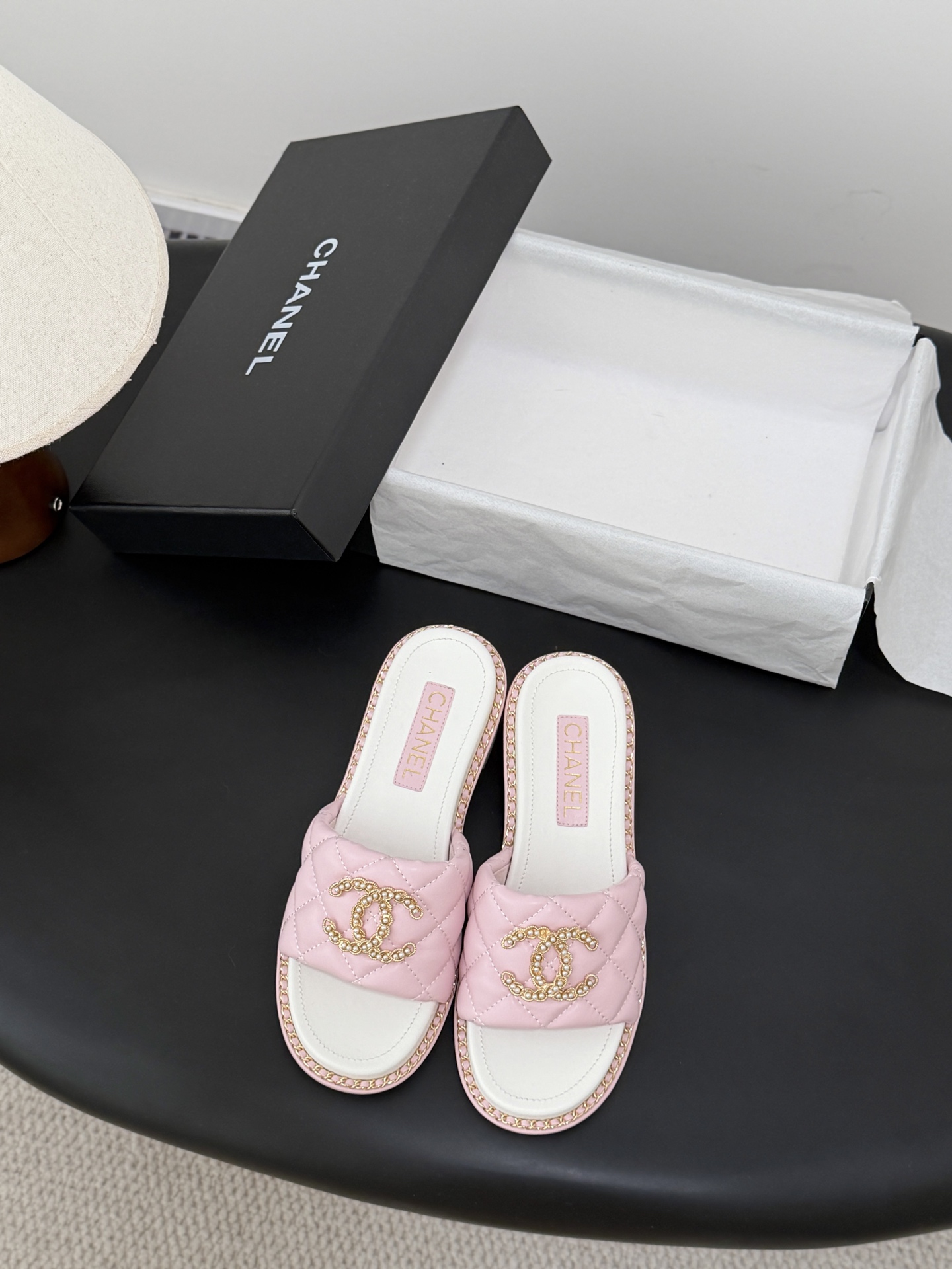 샤넬(CHANEL) 스프링 로고 슬리퍼 신발