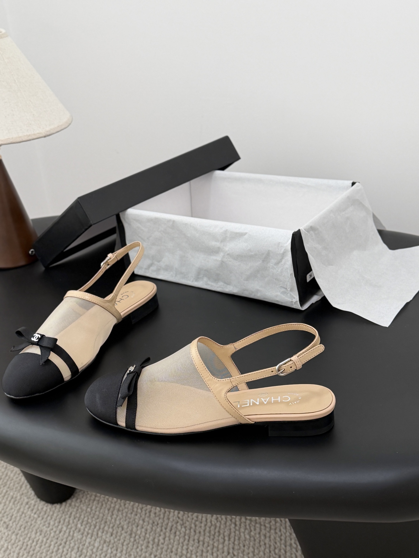 샤넬(CHANEL) 리본 메쉬 로우힐 펌프스 신발