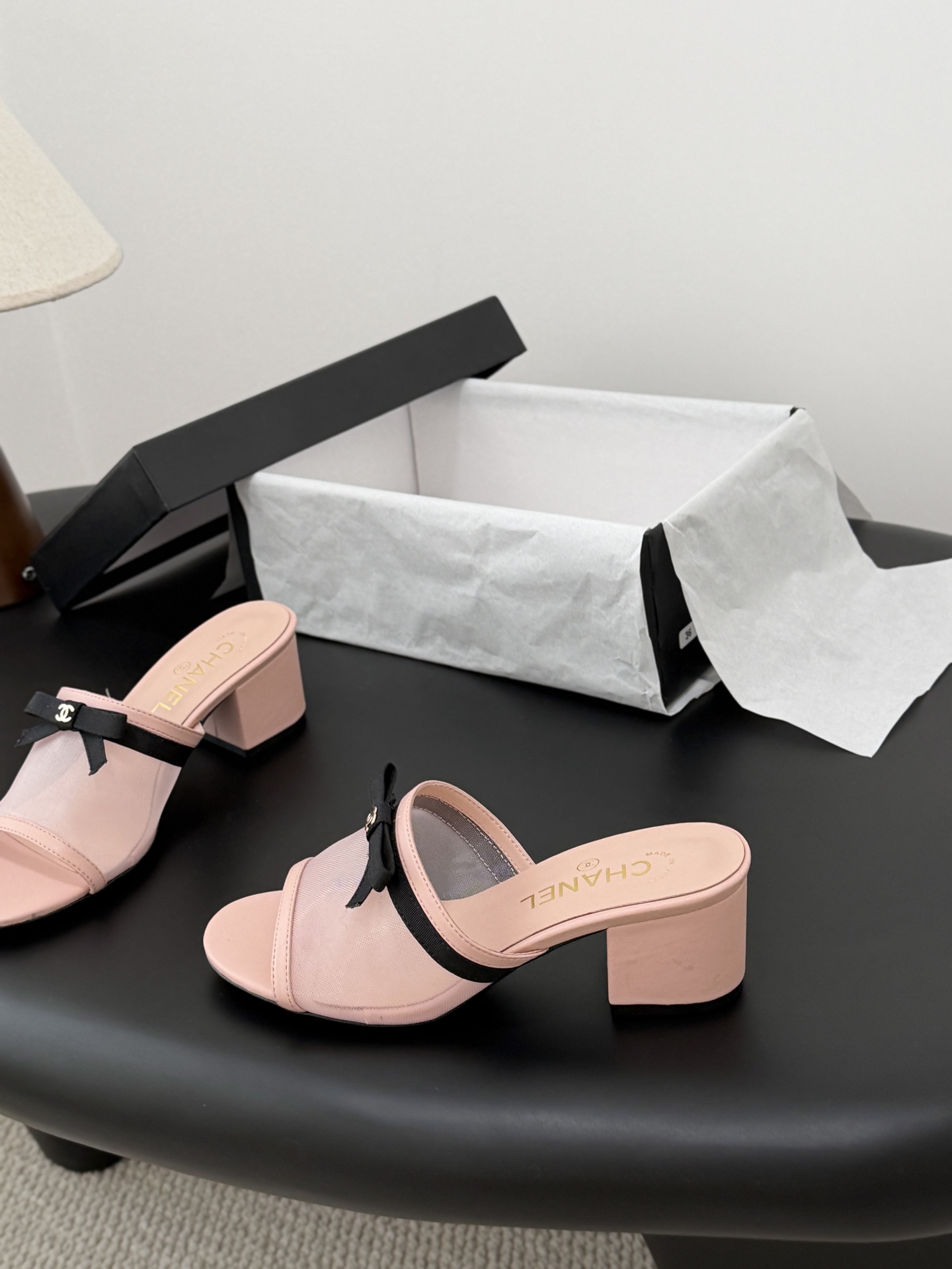 샤넬(CHANEL) 리본 메쉬 미들힐 슬리퍼 신발