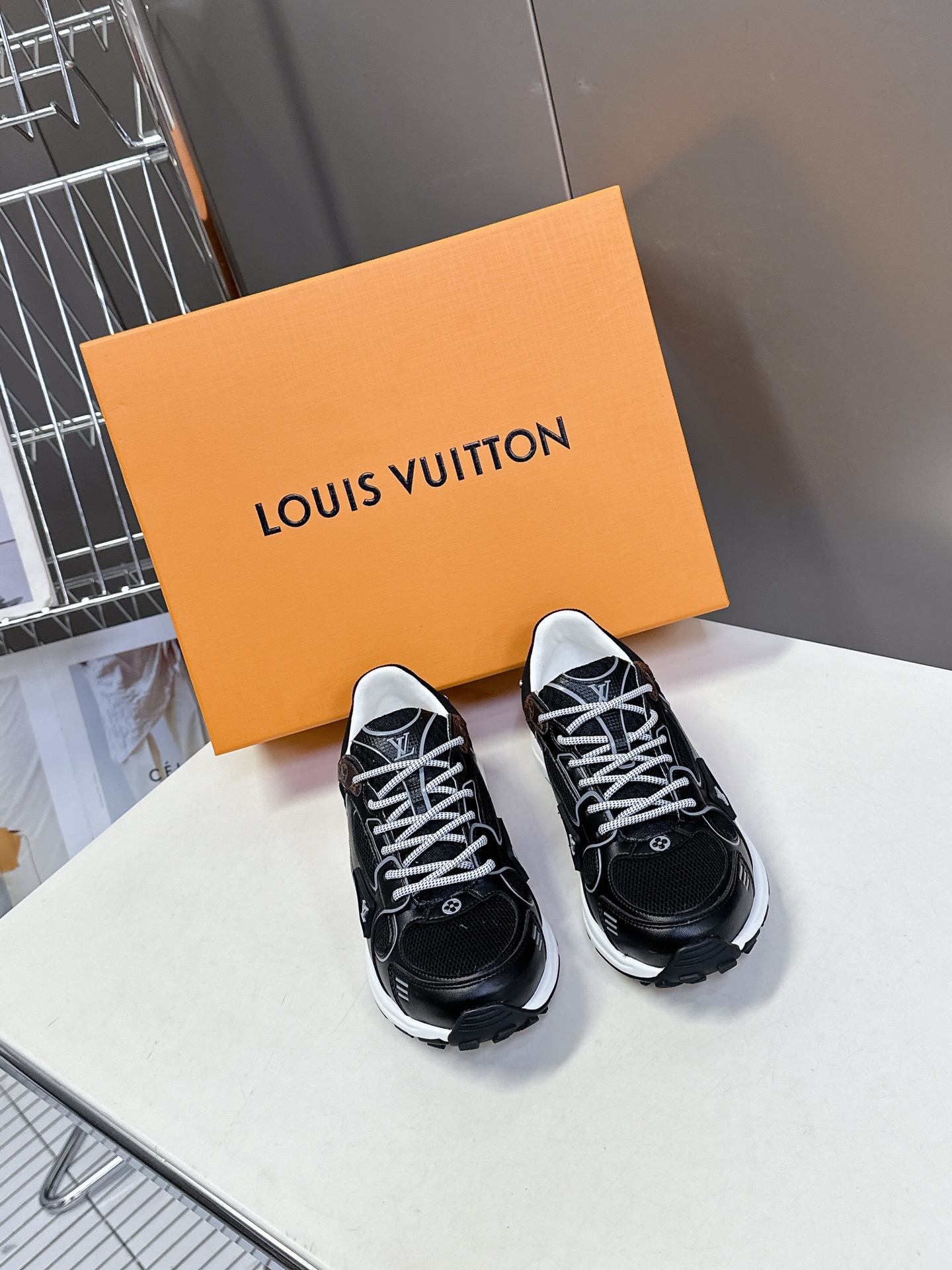 LV OLYMPIA 루이비통 올림피아 테크니컬 러닝 스니커즈 신발