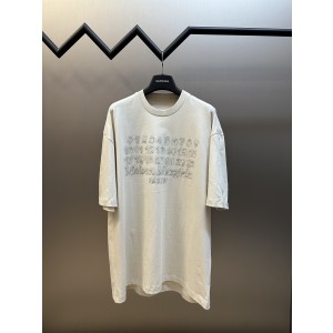 메종 마르지엘라(Maison Margiela) 자수 프린트 반팔 티셔츠 의류