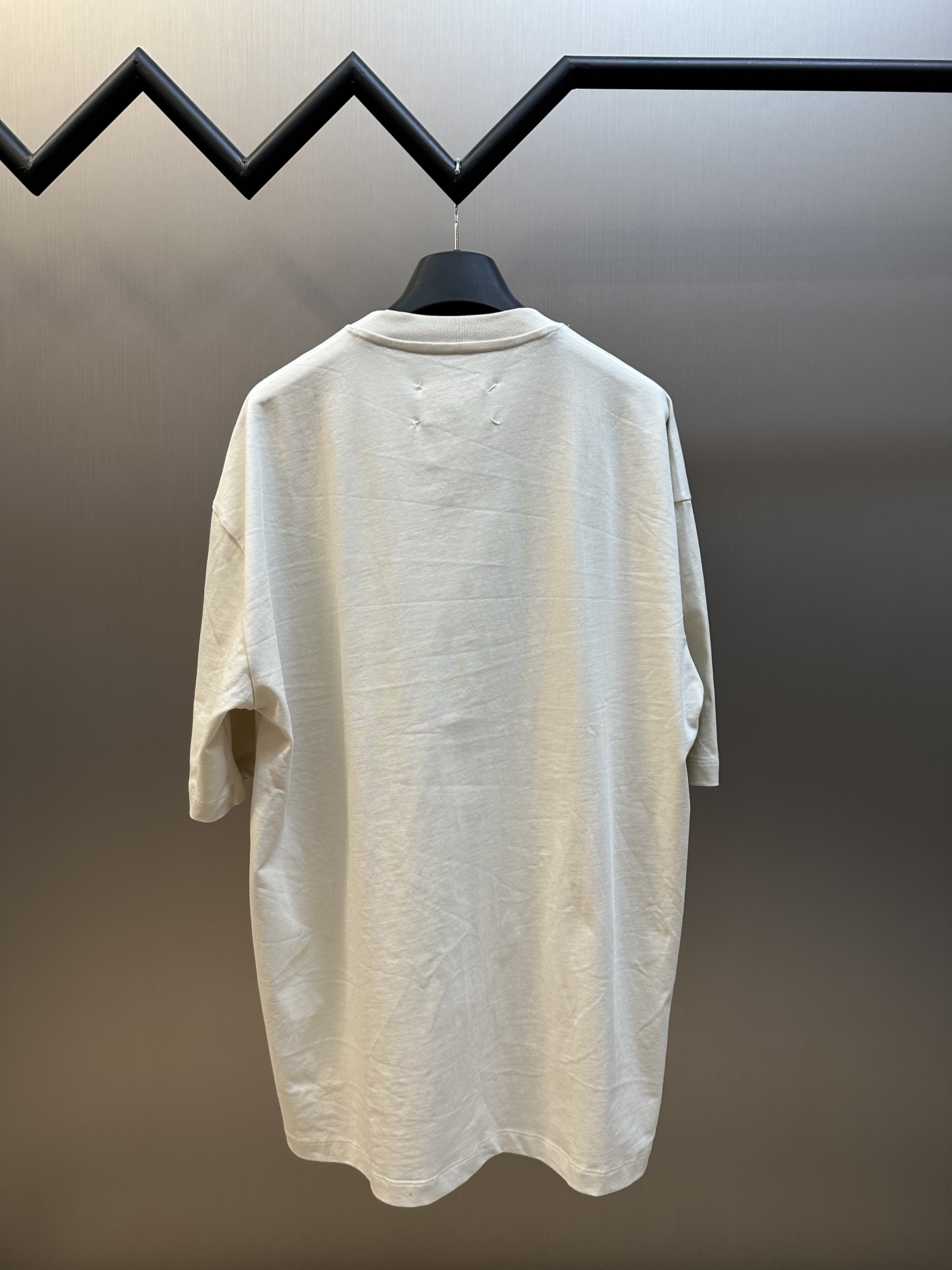 메종 마르지엘라(Maison Margiela) 자수 프린트 반팔 티셔츠 의류