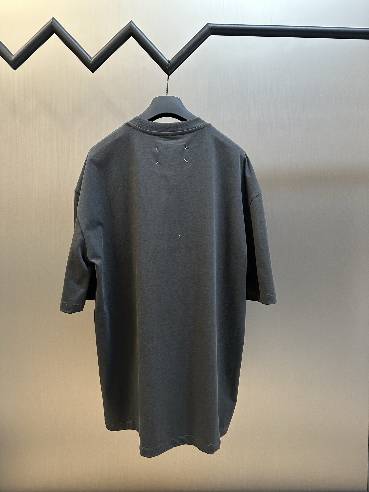 메종 마르지엘라(Maison Margiela) 자수 프린트 반팔 티셔츠 의류