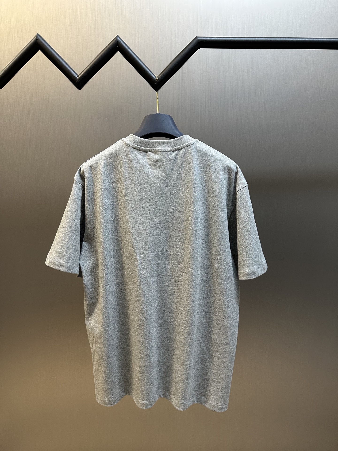 미우미우(MIU MIU) 로고 패치 반팔 티셔츠 의류