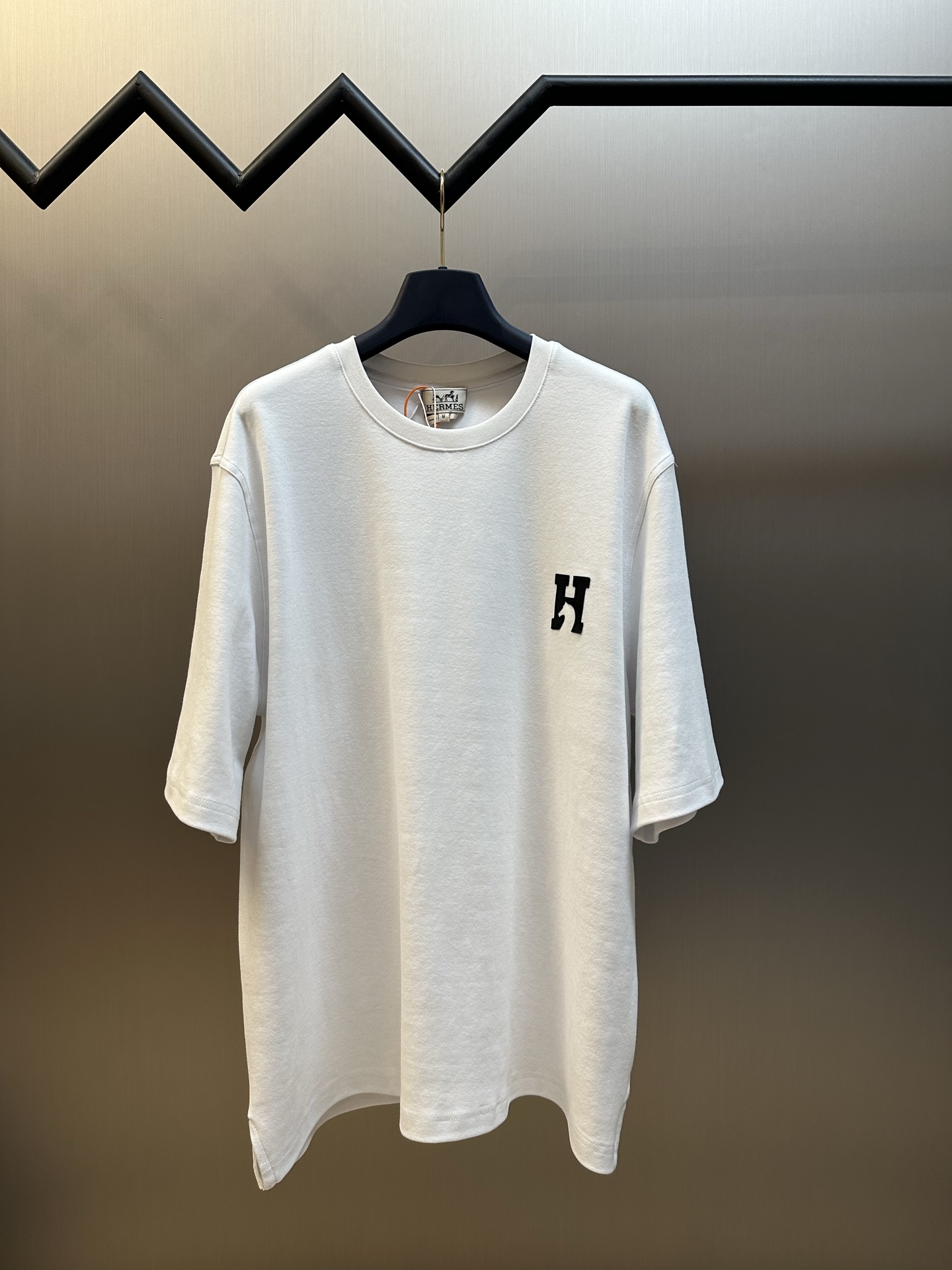 에르메스(HERMES) 가죽 로고 반팔 티셔츠 의류