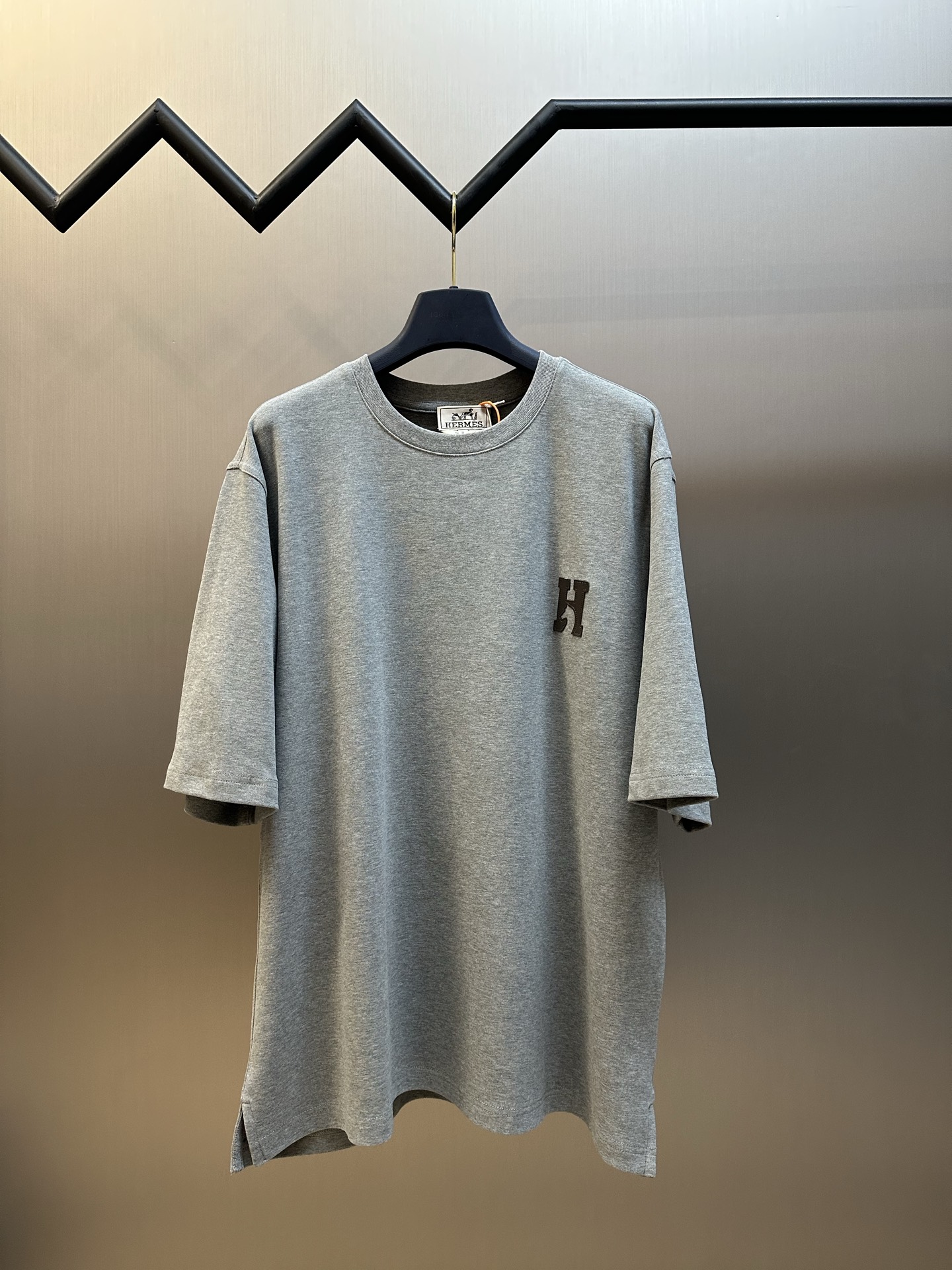 에르메스(HERMES) 가죽 로고 반팔 티셔츠 의류