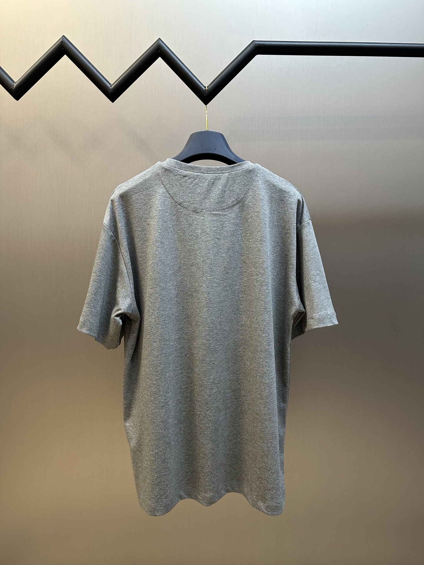 프라다(PRADA) 삼각 로고 반팔 티셔츠 의류