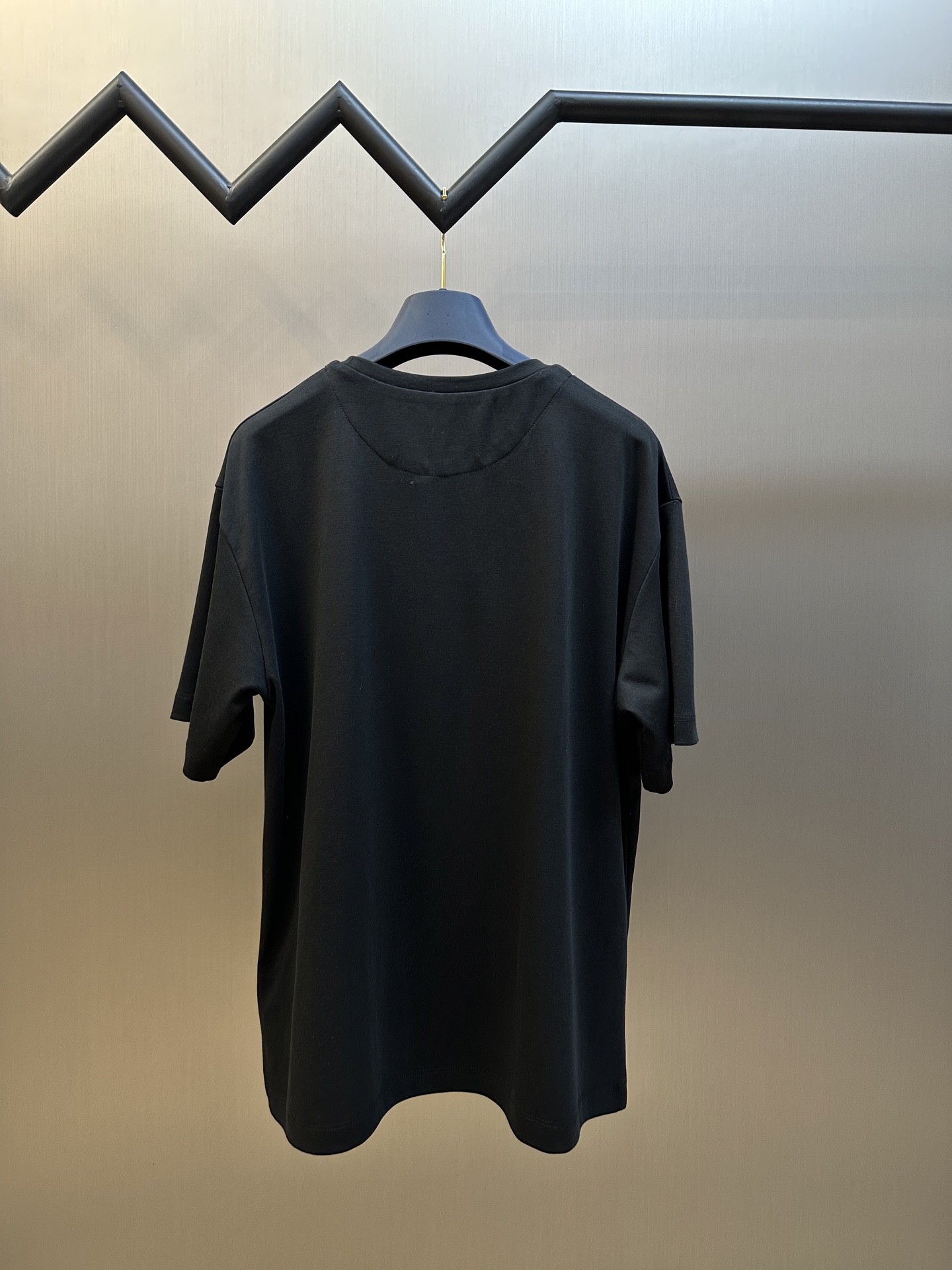 프라다(PRADA) 삼각 로고 반팔 티셔츠 의류