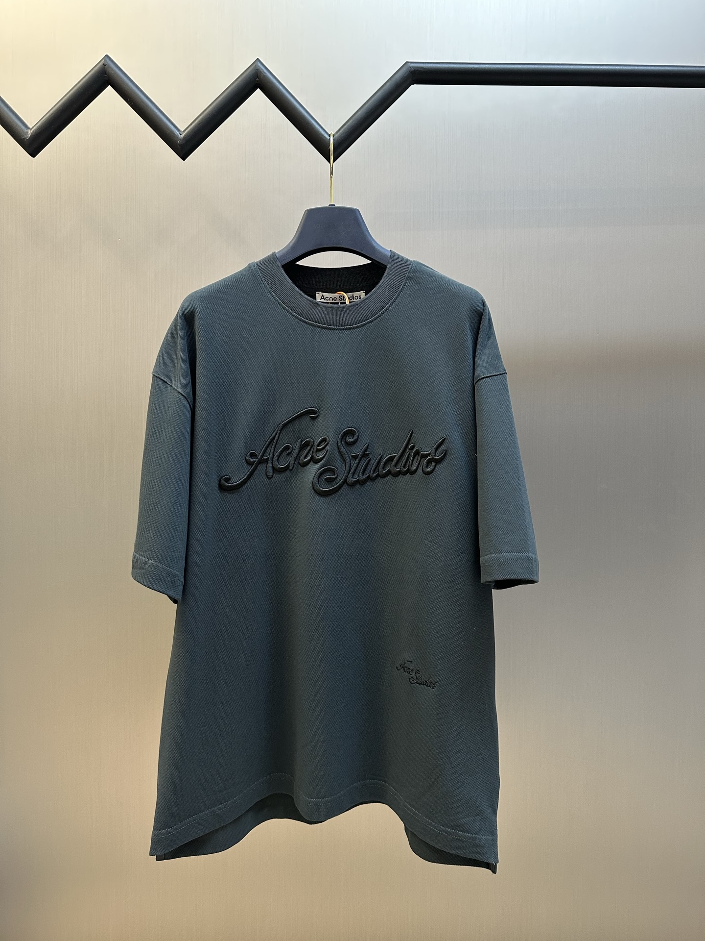 아크네 스튜디오(ACNE STUDIOS) 3D 자수 로고 반팔 티셔츠 의류