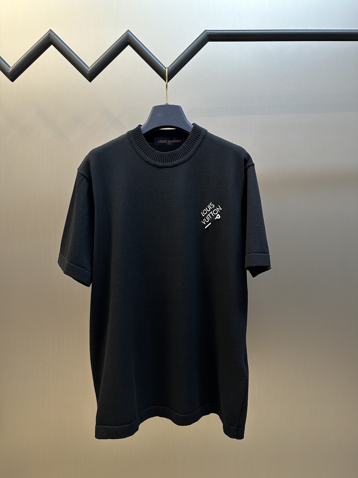루이비통(LV) 핀 디테일 니트 반팔 티셔츠 의류