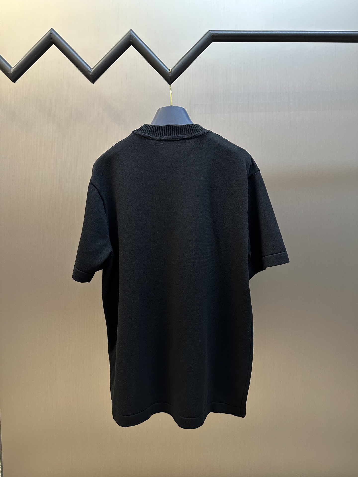 루이비통(LV) 핀 디테일 니트 반팔 티셔츠 의류