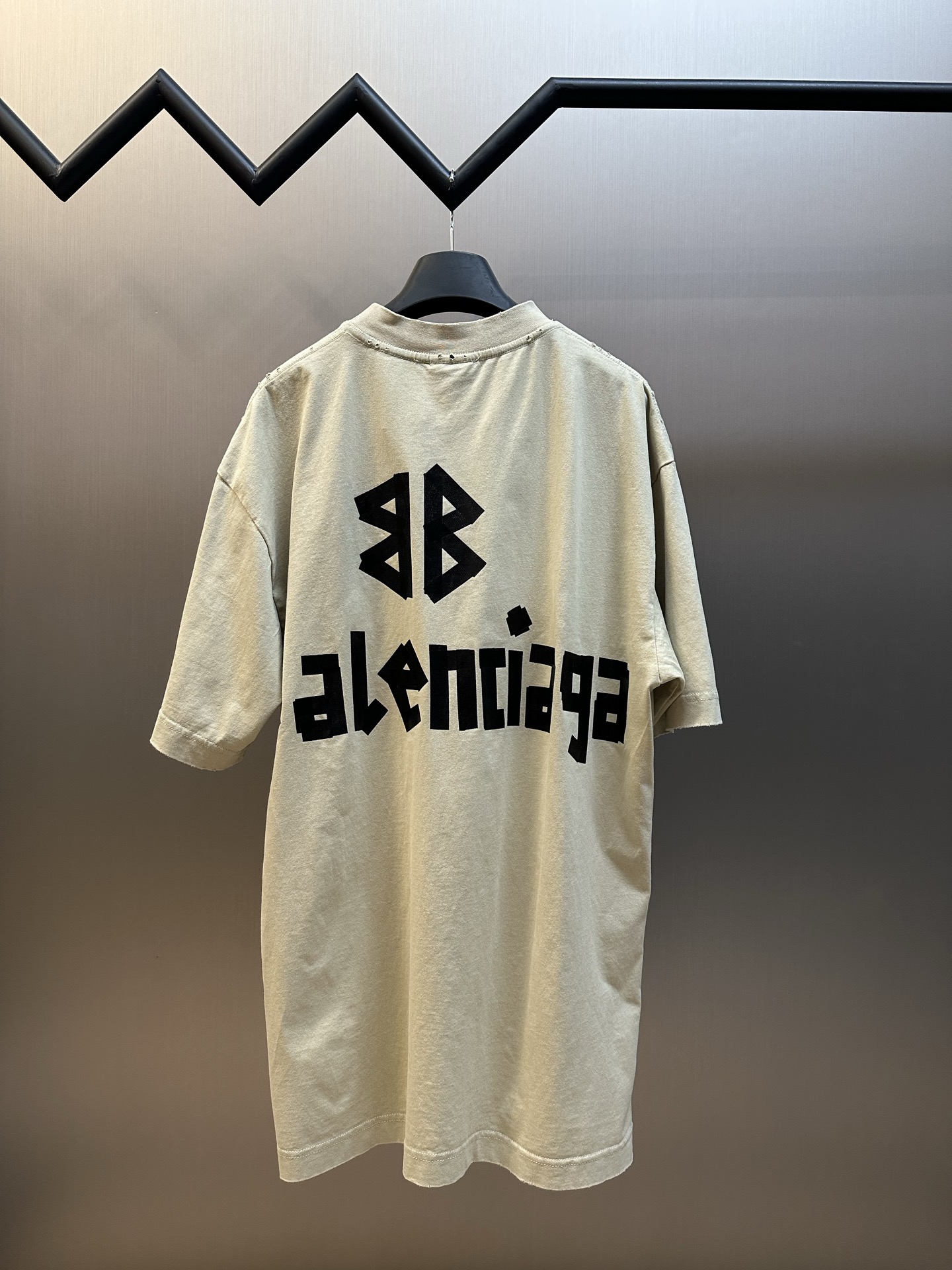 발렌시아가(BALENCIAGA) 테이프 로고 프린트 반팔 티셔츠 의류