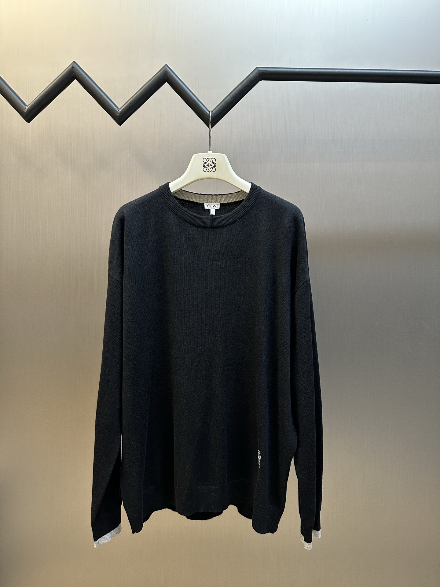 로에베(LOEWE) 아나그램 자수 라운드 니트 스웨터 의류