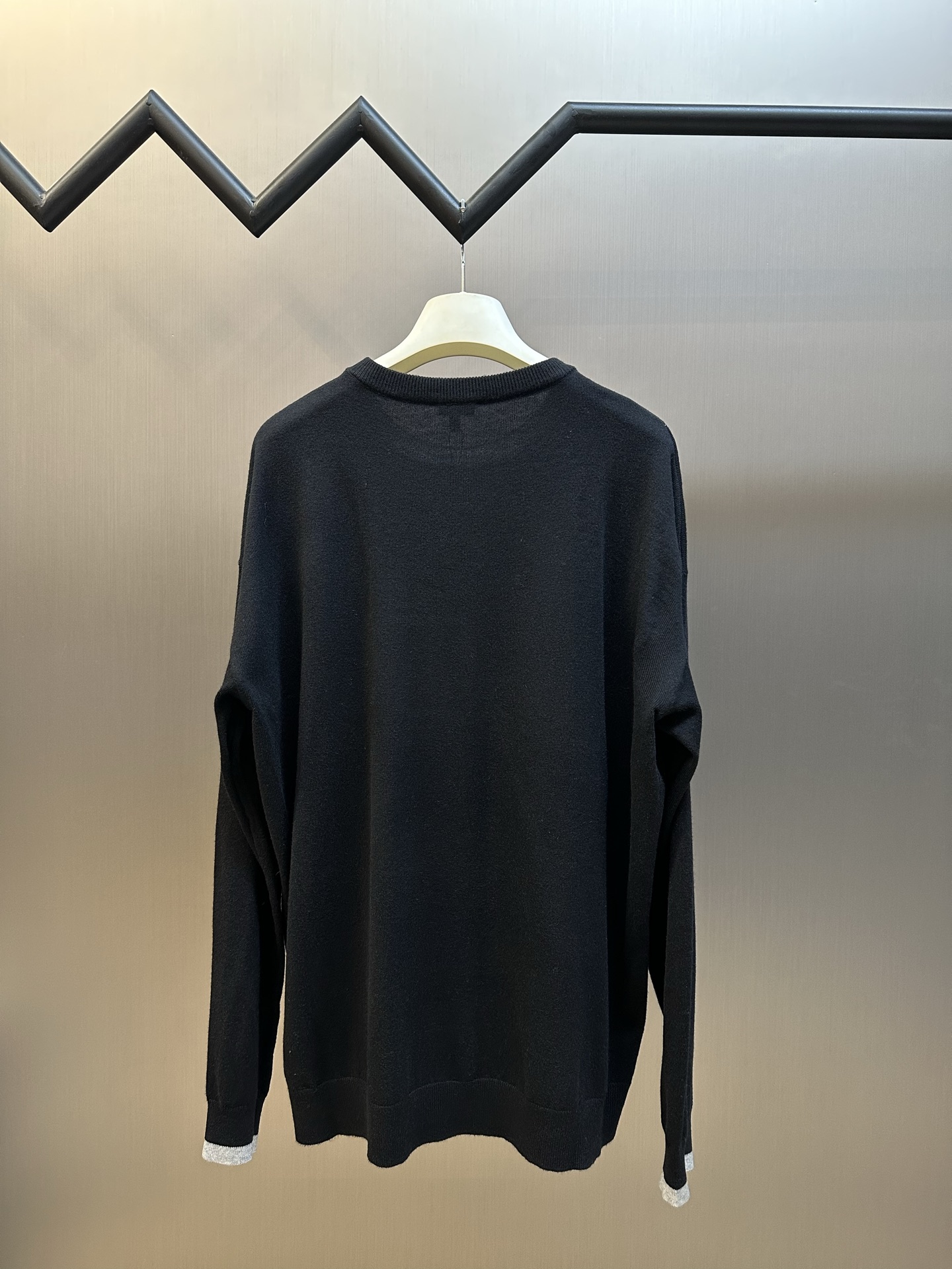 로에베(LOEWE) 아나그램 자수 라운드 니트 스웨터 의류