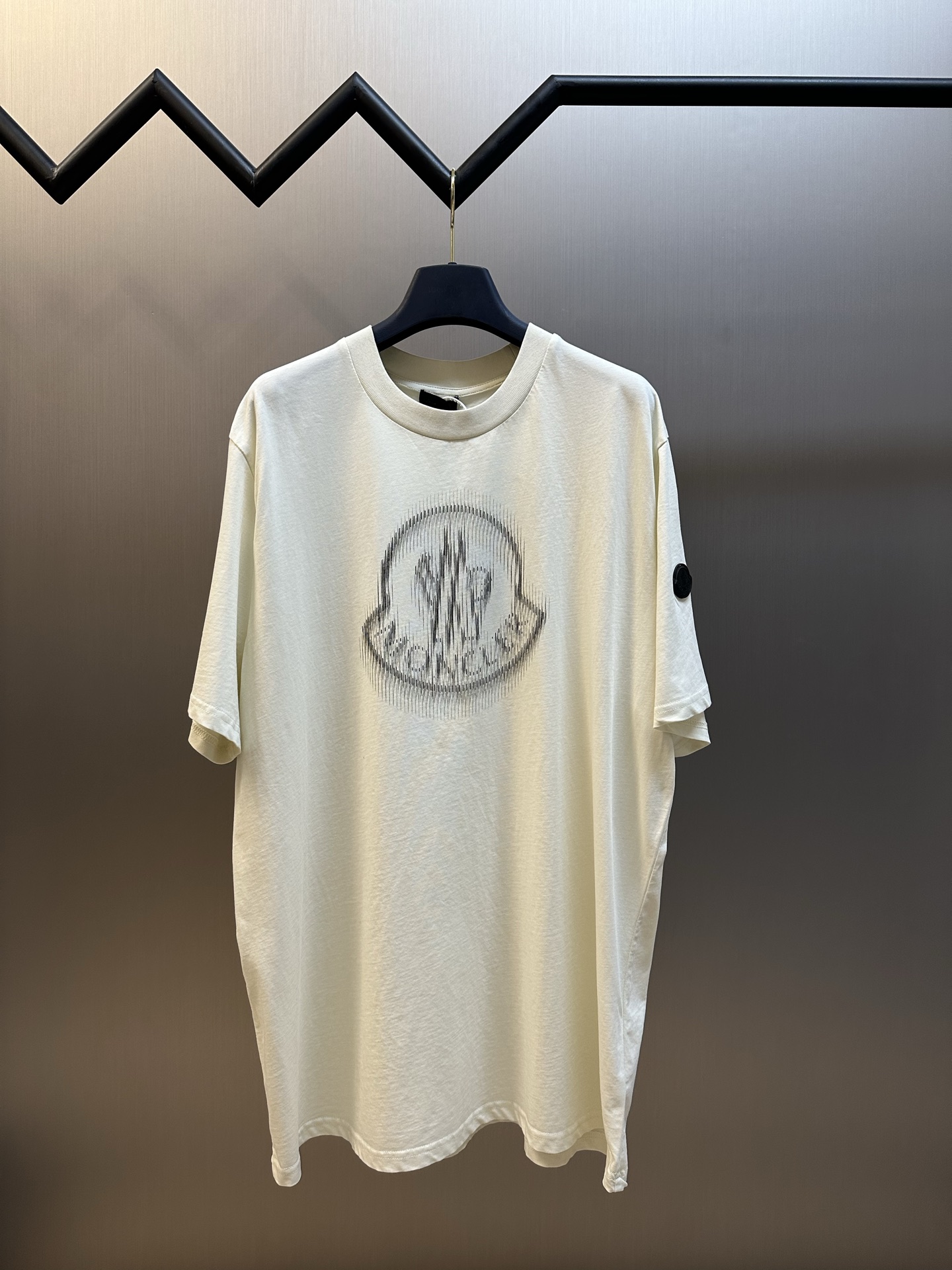 몽클레어 몽클레르(MONCLER) 블러 로고 반팔 티셔츠 의류