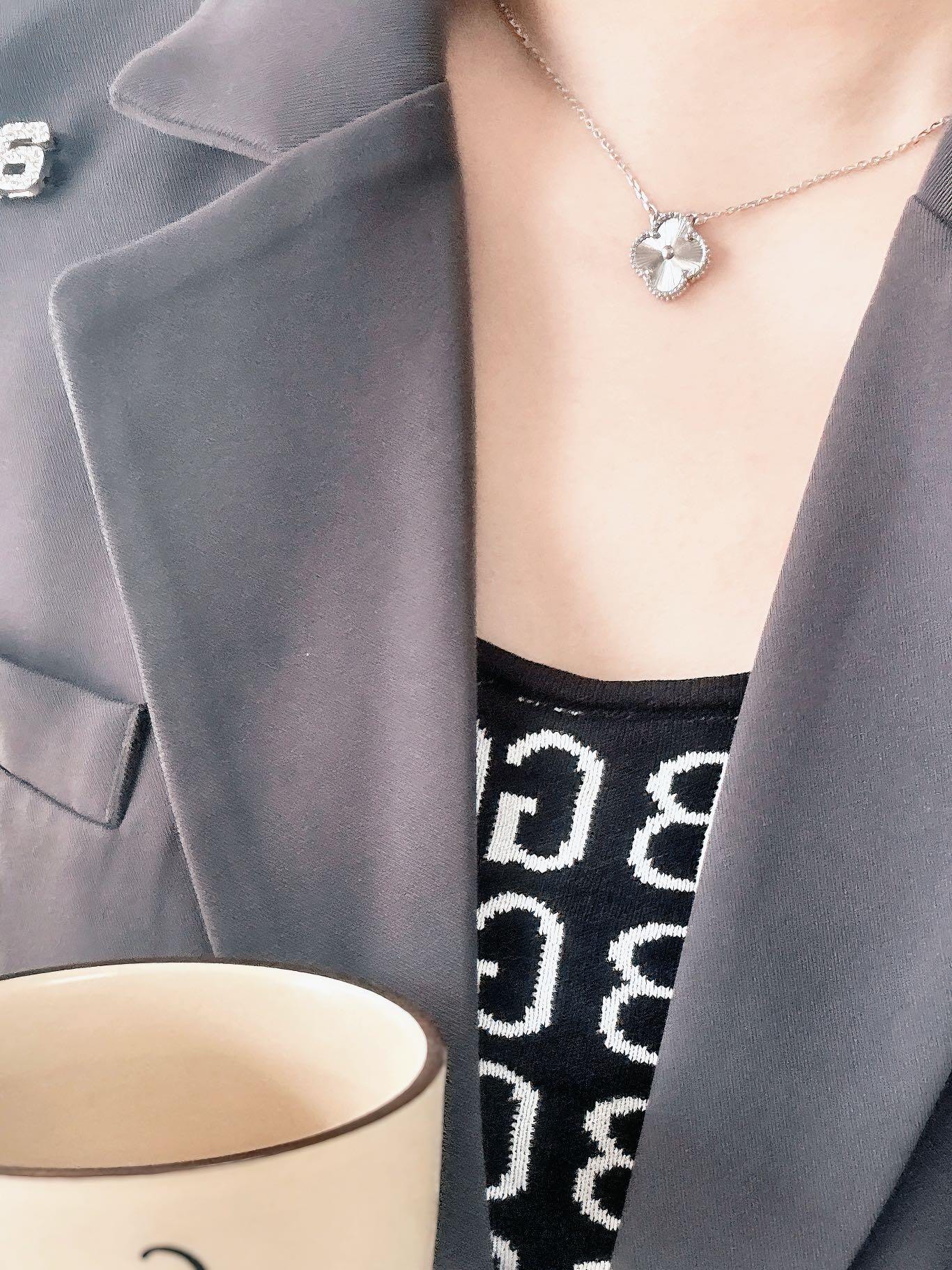 반클리프 아펠(Van Cleef & Arpels) 목걸이 악세사리