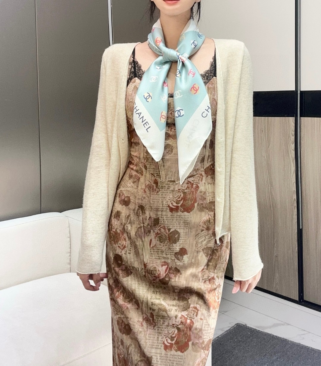 샤넬(CHANEL) 리본 실크 목도리 스카프