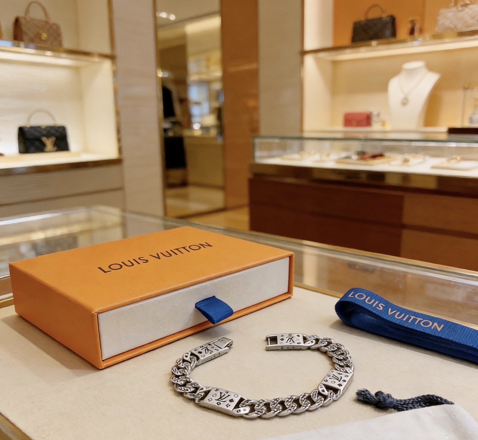 루이비통(LV) 쿠바 체인 팔찌 악세사리