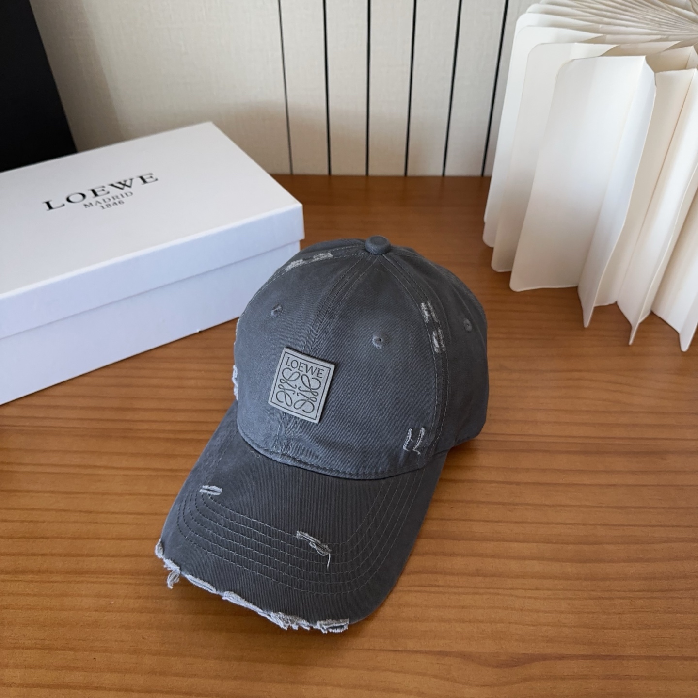 로에베(LOEWE) 로고 볼캡 모자