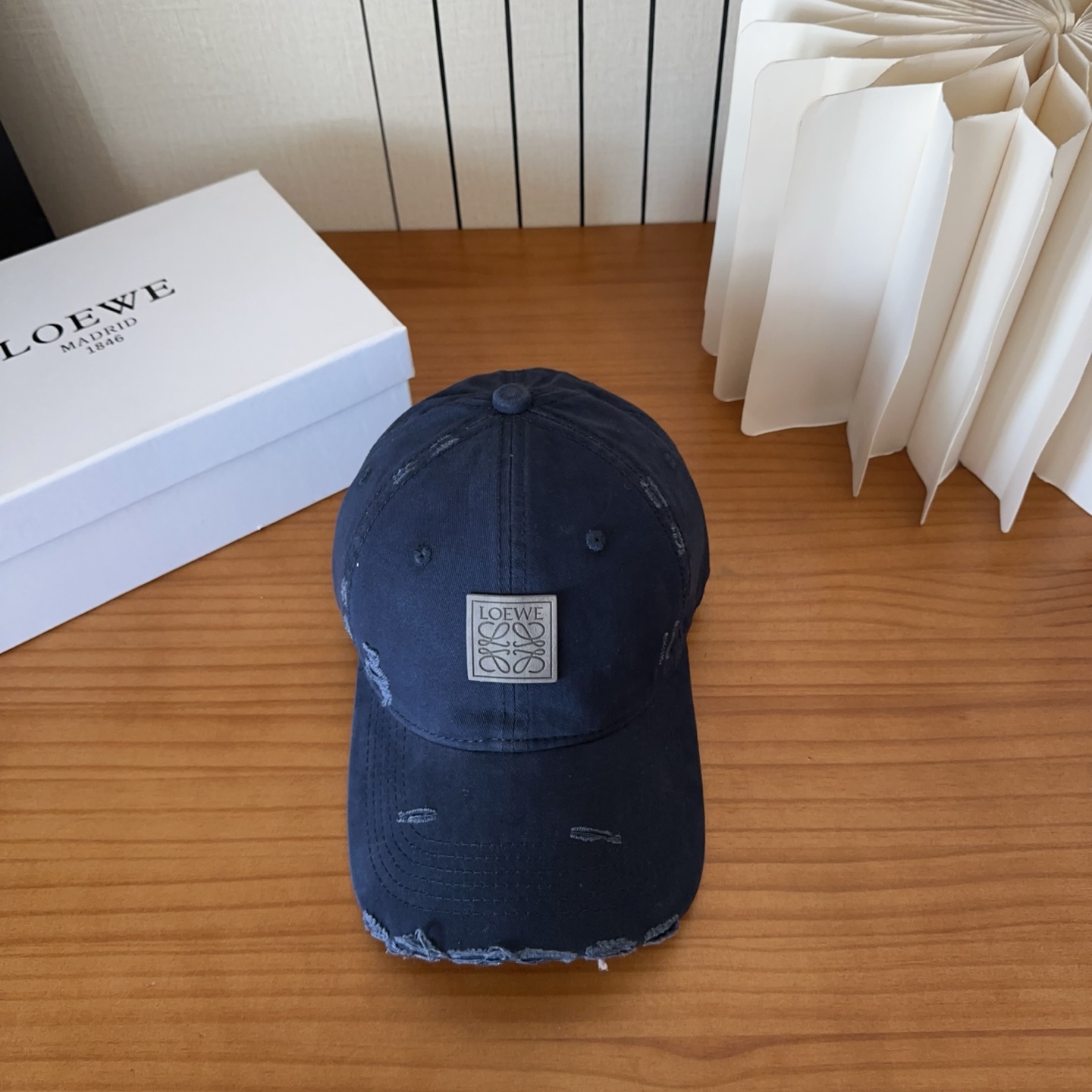 로에베(LOEWE) 로고 볼캡 모자