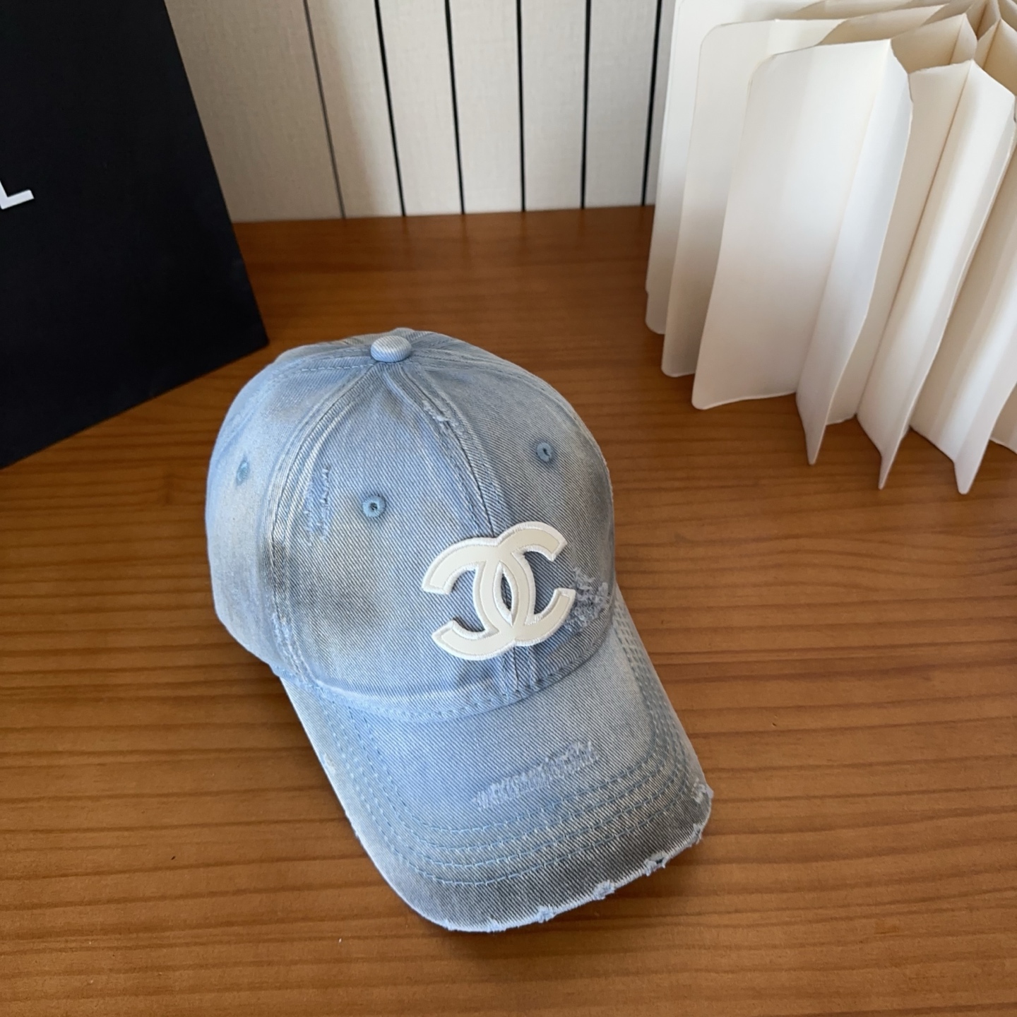 샤넬(CHANEL) 로고 볼캡 모자