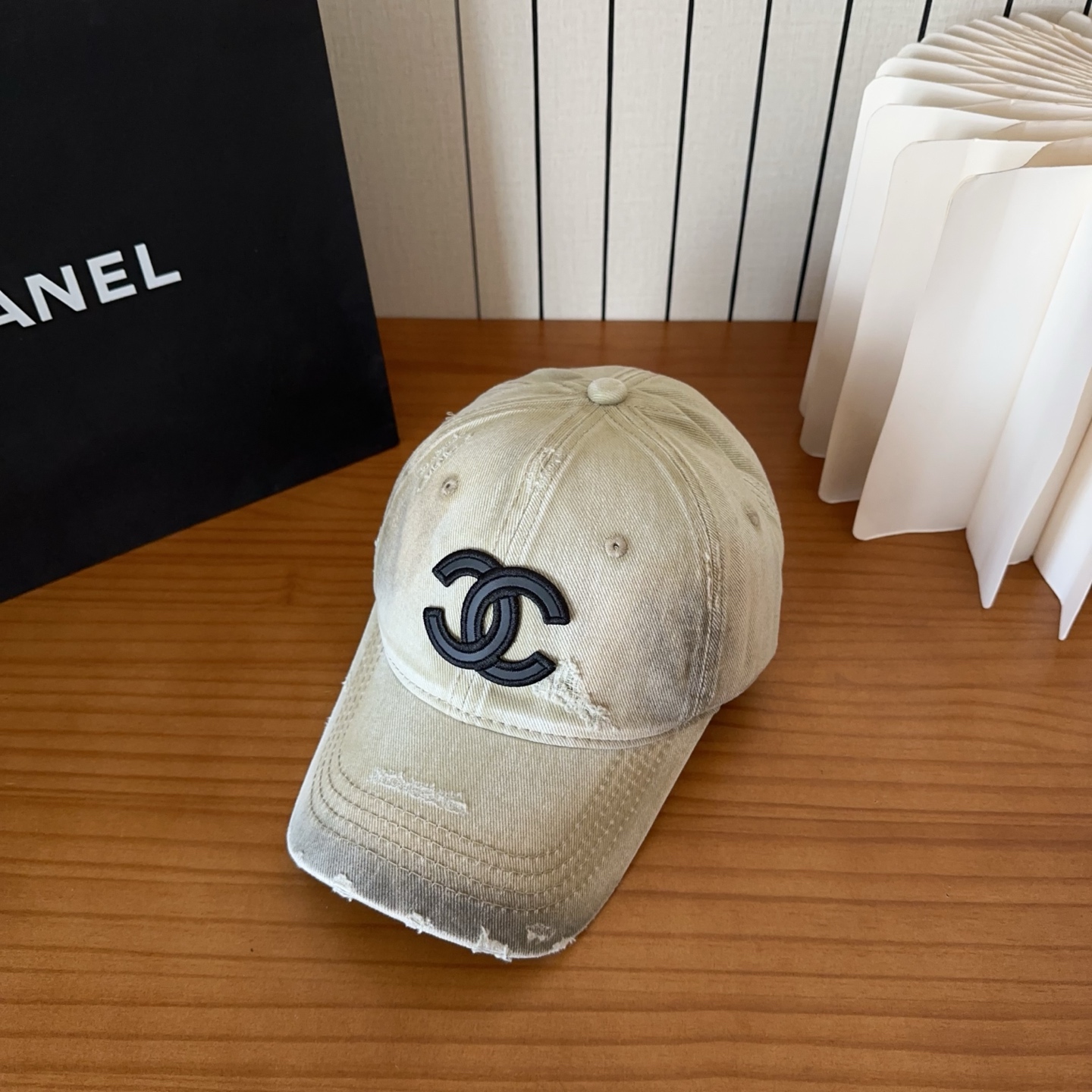 샤넬(CHANEL) 로고 볼캡 모자