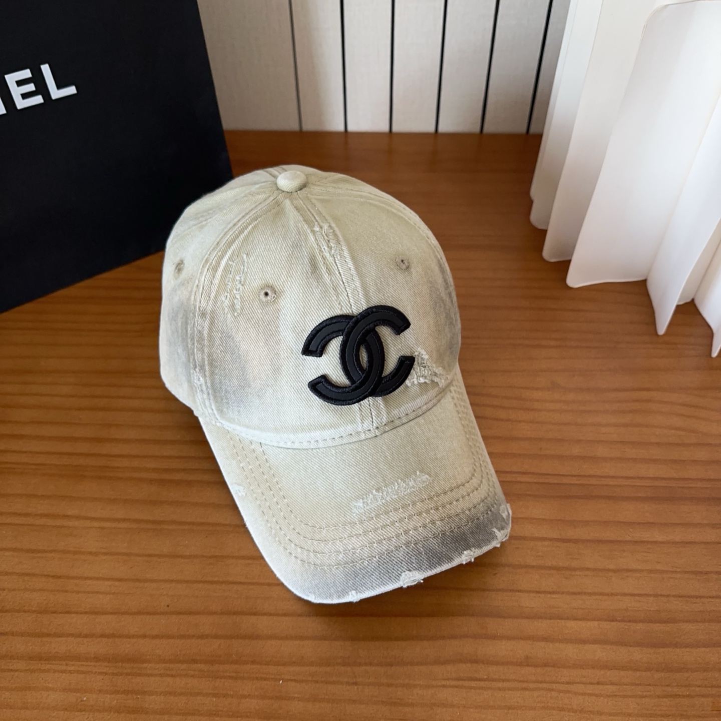 샤넬(CHANEL) 로고 볼캡 모자