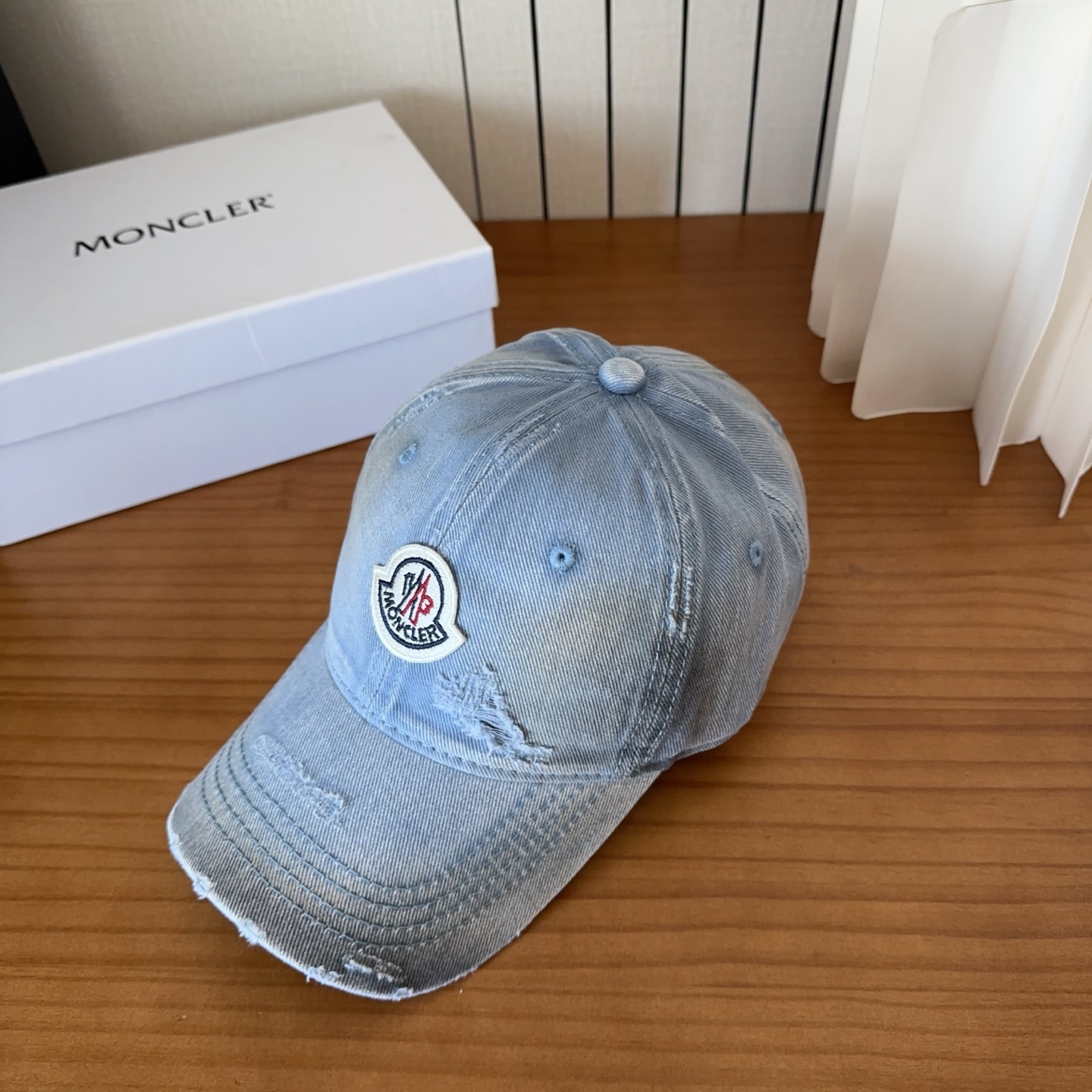 몽클레어 몽클레르(MONCLER) 워싱 디스트로이드 볼캡 모자